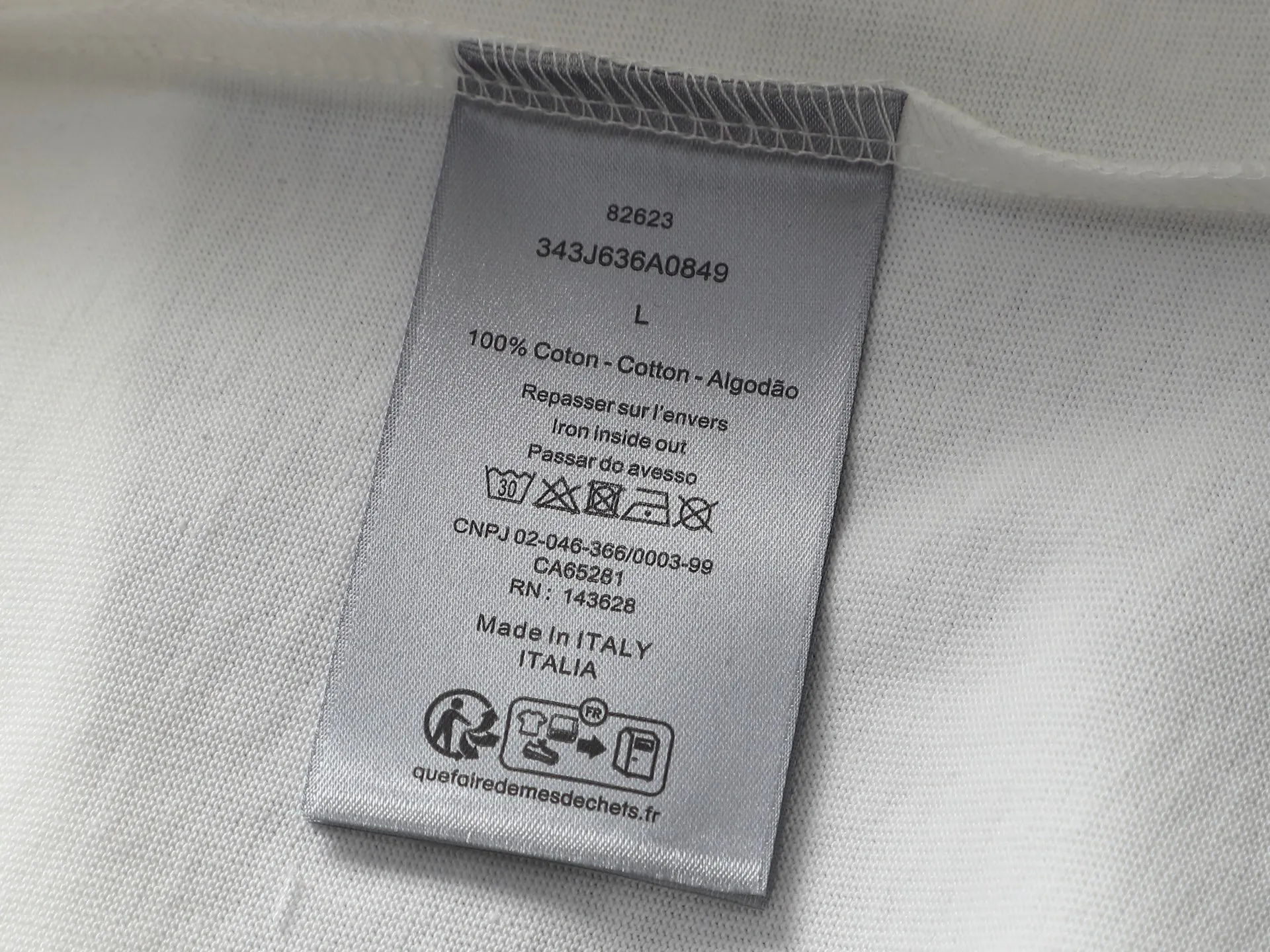 🅿️220 DIOR Dior CD letters Logo logo stitching embroidery🪡 Exquisitely upgraded, inspired by the 1980s retro Original fabric Official same style Customized 320g same vat dyed fabric Very comfortable to the touch Latest brick cabinet synchronization for spring and summer Fashionable and personalized Super versatile and good-looking one Very suitable for both men and women A must-have for everyone Hang tag Collar label Washed wheat Complete with three labels Color: Black White Size: S M L XL