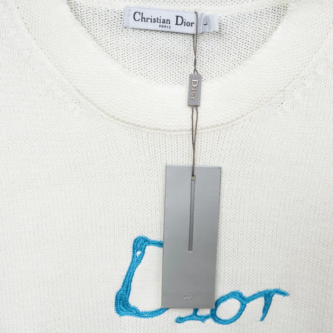 🅿️330 Style: DIOR hand-painted graffiti knitted long-sleeved sweater Size: S-XXL Fabric: Wool blend Accessories: Full set of customized original accessories No gender distinction, same style for men and women