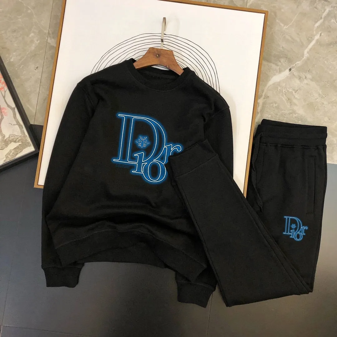 🅿️380 direct batch [DIOR Dior] (Fat Man Gospel) hot-selling suit is coming. Focus on the original version of the official website. 2025 new hot-selling sweatshirt suit. The original order is the best. 🇭🇰The meticulous work of top designers. Just for a fitting and perfect upper body effect. All-natural high-quality Roman cotton 100%, close-fitting comfort, noble and elegant! Original hardware embodies elegance and nobility! Counter size: M-5XL (maximum wear up to 220 pounds)