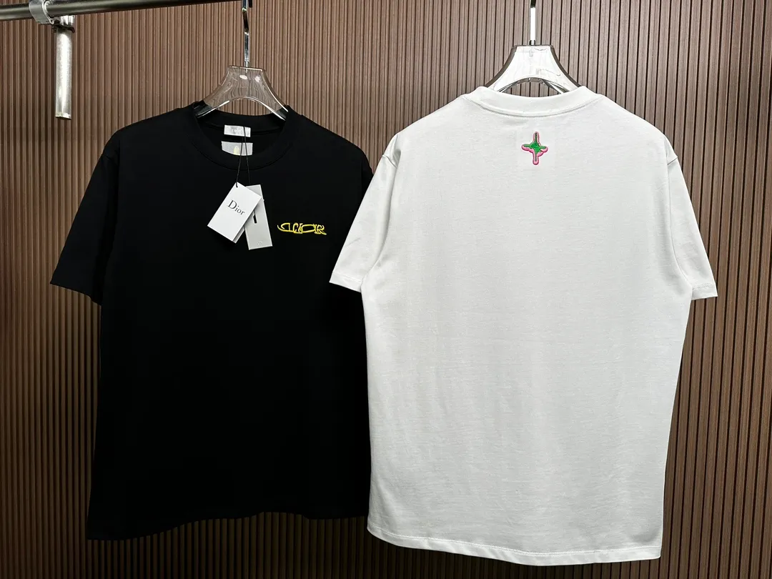 🅿️200 Dior short-sleeved T-shirt Technique: Embroidery Size: S~XL Color: Black White Fabric: combed tight cotton cover 280g, soft to the touch, meticulous workmanship. The same loose fit for men and women!