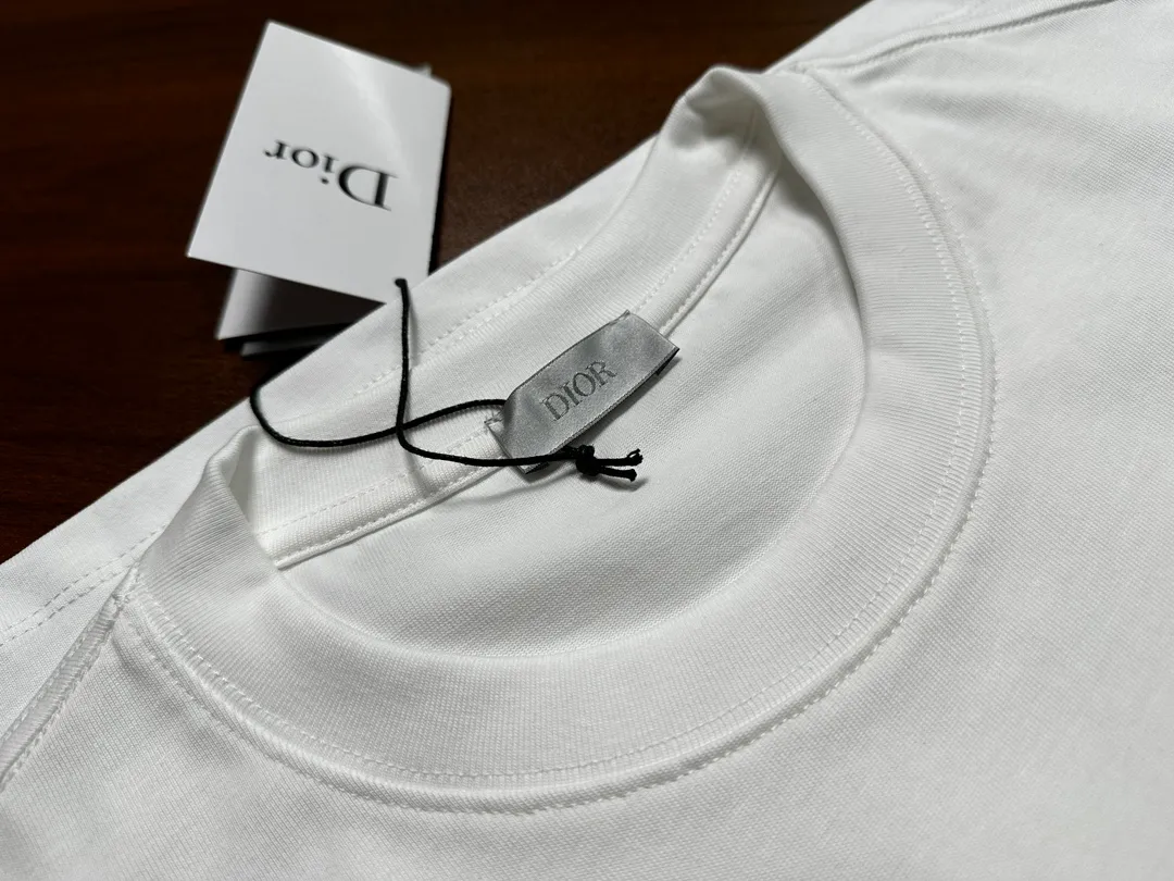 🅿️200 Dior short-sleeved T-shirt Technique: Embroidery Size: S~XL Color: Black White Fabric: combed tight cotton cover 280g, soft to the touch, meticulous workmanship. The same loose fit for men and women!