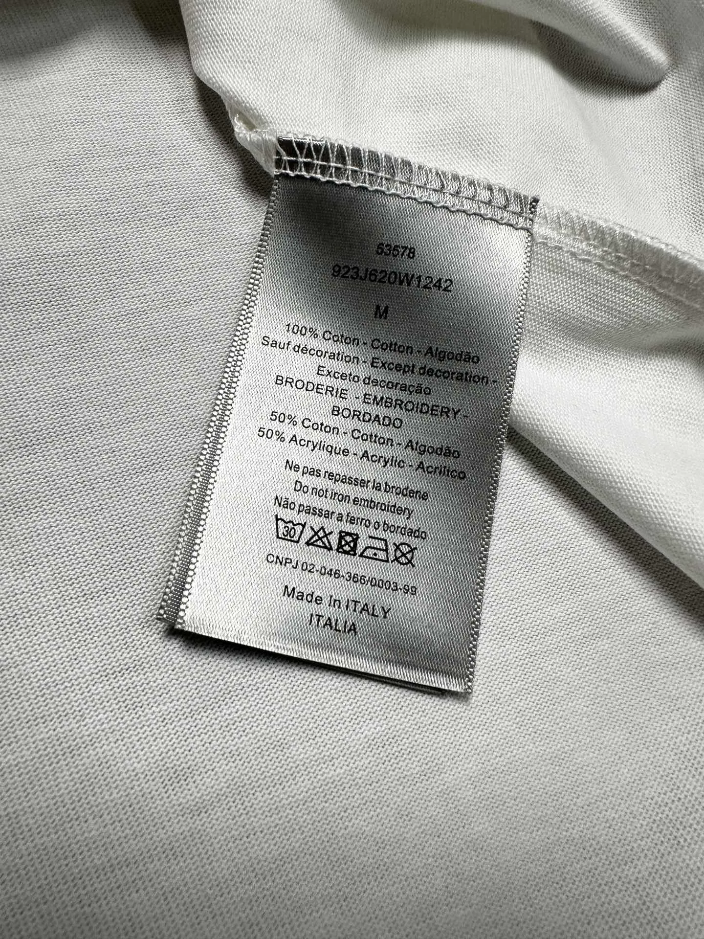 🅿️200 Dior short-sleeved T-shirt Technique: Embroidery Size: S~XL Color: Black White Fabric: combed tight cotton cover 280g, soft to the touch, meticulous workmanship. The same loose fit for men and women!