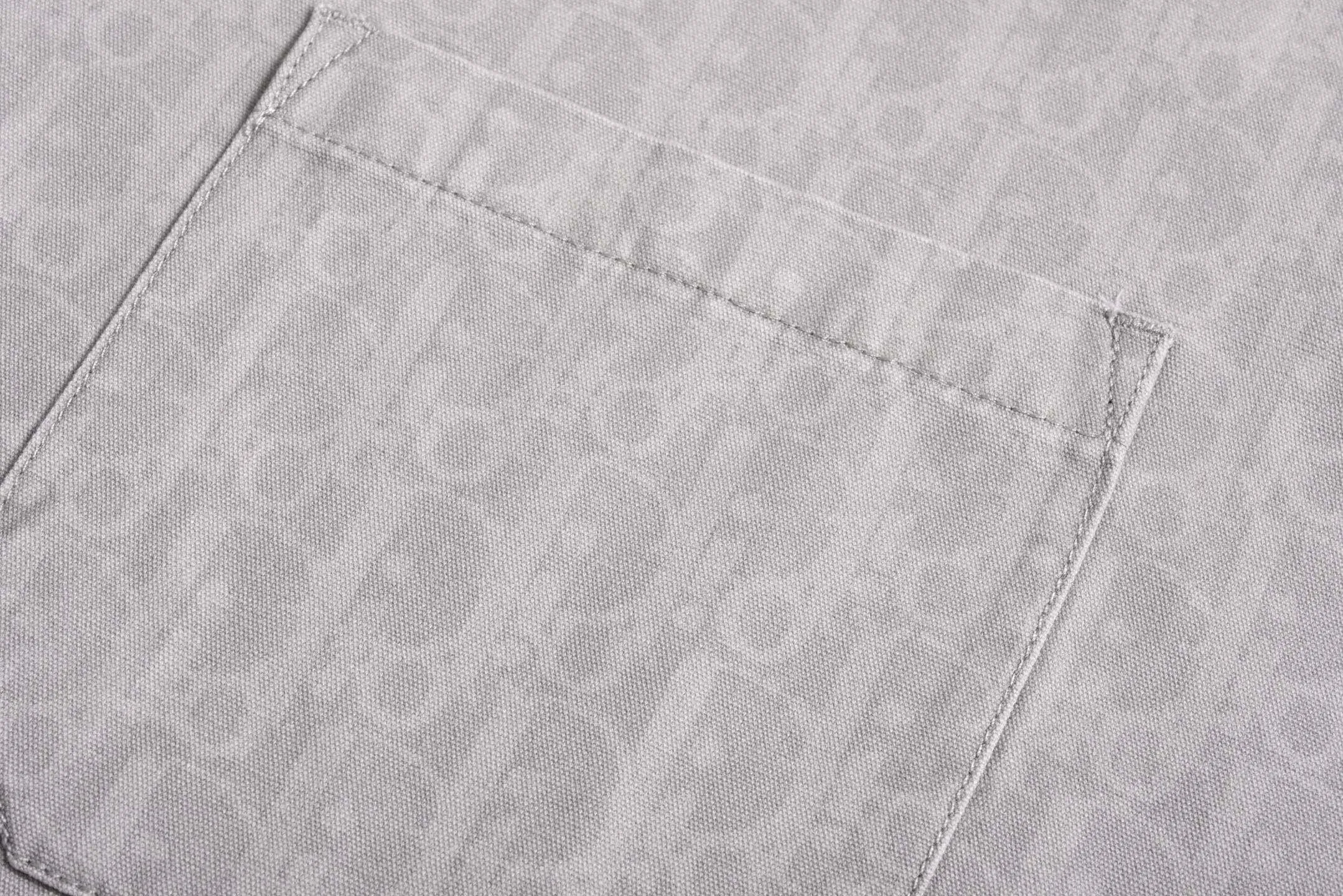 🅿️440 [Exclusive supply] CD 25SS full-print jacquard short-sleeved shirt. Originally purchased for 18,000. The letters on the fabric are printed using a discharge printing process, which is to turn the original color of the yarn into white gray. It is not the so-called printed or jacquard fabric on the market. The fabric texture is thick and stiff, and it is not the soft and light material on the market. Pay attention to the distinction. The fabric characteristics are not easy to wrinkle. The dyeing yarn 100% restores the original color. Exclusively molded and custom-made aluminum buckles, which will not rust easily after being stored for a long time after washing. The "D1OR" letters on the small buttons are clearly visible. The unique design of the notched lapels and the straight and loose fit not only retains the classic beauty of the lapels, but also gives the shirt a retro and casual atmosphere. A full set of new accessories are customized simultaneously, with perfect details. Size:40-41-42