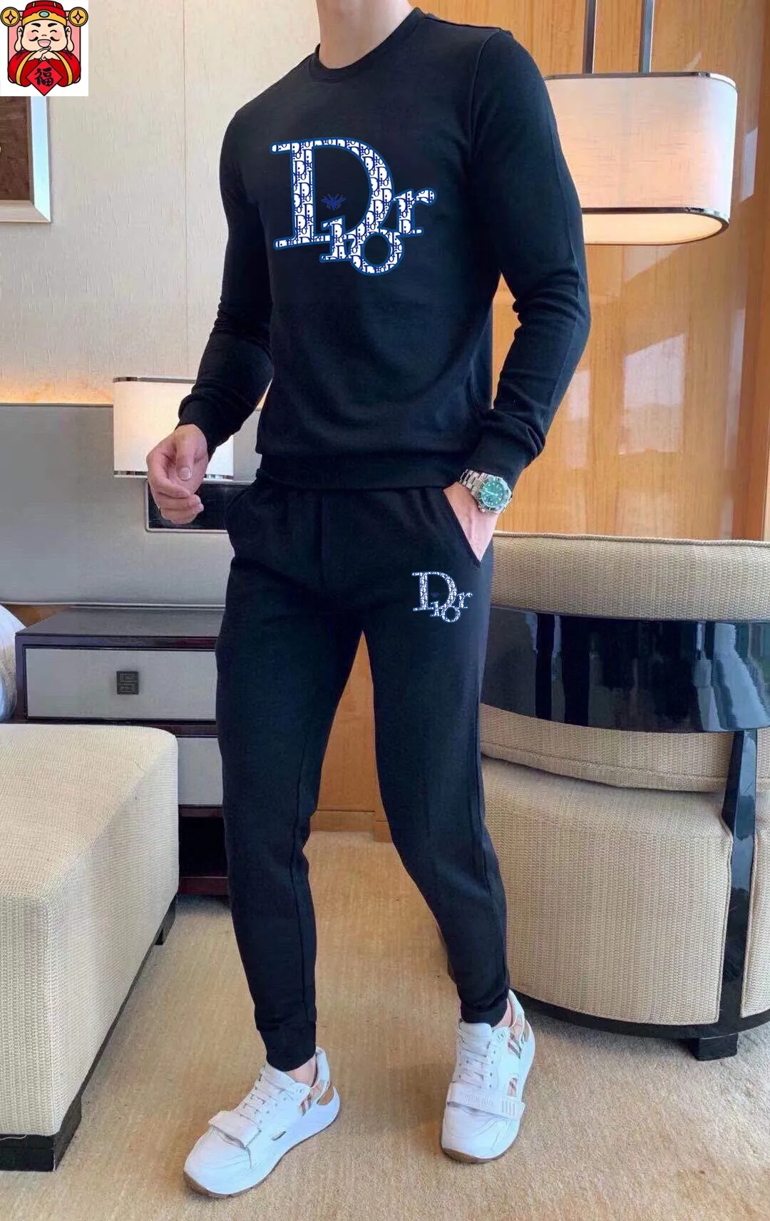 🅿️380 [DIOR Dior] (Fat Man’s Gospel) hot-selling suit is coming. Focus on the original version of the official website. 2025 new hot-selling sweatshirt suit. The original order is the best product. 🇭🇰The meticulous work of top designers is dedicated to a fitting and perfect upper body effect. All-natural high-quality Roman cotton 100%, close-fitting comfort, noble and elegant! Original hardware embodies elegance and nobility! Counter size: M-5XL (maximum wear up to 220 pounds)