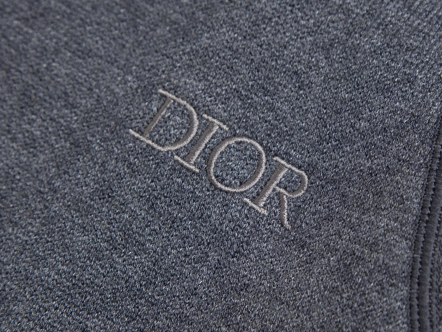 🅿️720 (No pressure in and out of the cabinet🔥 ZP version) Thick cashmere Double-sided🉑️Wearable The size is too large⚠️-Dior official website classic style🔥 Double-sided wearable different style letter logo jacquard cashmere blend hooded sweater jacket Men and women alike -Using ZP custom-dyed cashmere wool 98% cashmere fabric Threads are custom-dyed in the same cylinder with zero color difference Full set of auxiliary materials customized to distinguish the market currency. Welcome to compare - Color White Gray Dark Gray - Size S M L S-150 M -170 L-200 or less