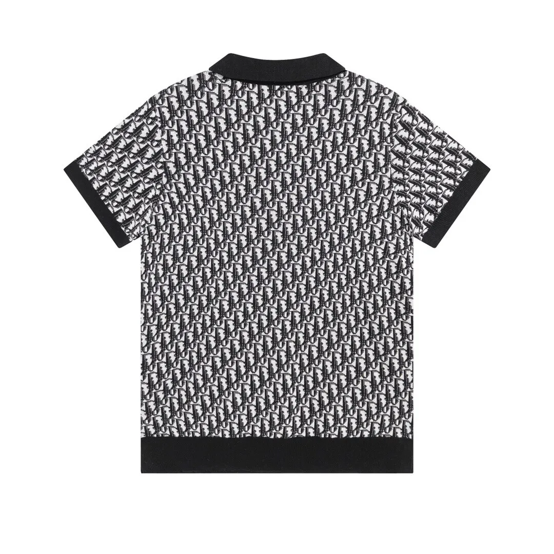 🅿️220 Available all year round. The correct version of Dior jacquard knitted Polo shirt. The fabric is made of Stol wool looms imported from Germany. The whole body is made of iconic Oblique printing. Straight cut. Customized flat machine collar with the same blue background color as the fabric. Customized mother-of-pearl buttons with logo and logo in the mold. Exclusive version for the whole network. Customized official website consistent washed wheat. Full set of packaging accessories. Size XS-L