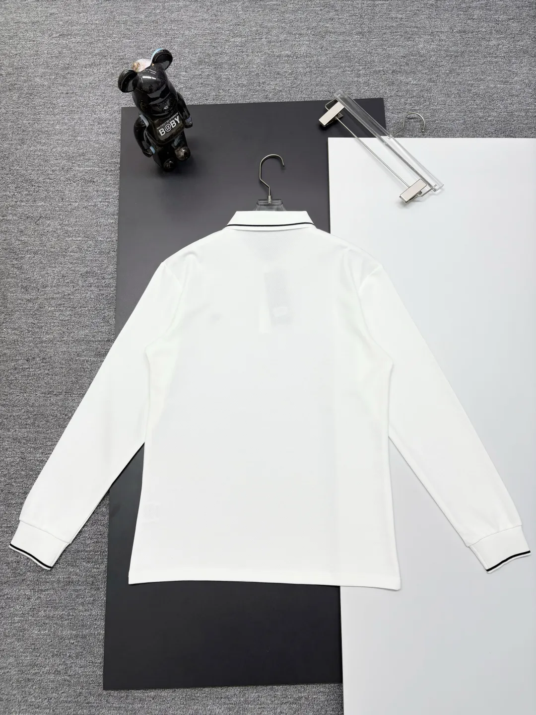 🅿️260 DIOR Dior's new embroidered long-sleeved Polo shirt. Original fabric. Official same style. Made of 250 grams of pure cotton pique fabric, custom-made in the same vat. Very comfortable and smooth feel. Very wide and stylish. Produced by a first-line brand factory. Imported Behringer embroidery machine. The embroidery is full and textured. The collar rib is woven with imported yarn. It does not deform after long-term wear. The latest autumn and winter style. Fashionable and individual. Super versatile and good-looking. It is very suitable for both men and women. A must-have item. Color: black, white, blue, pink. Size: M-3XL
