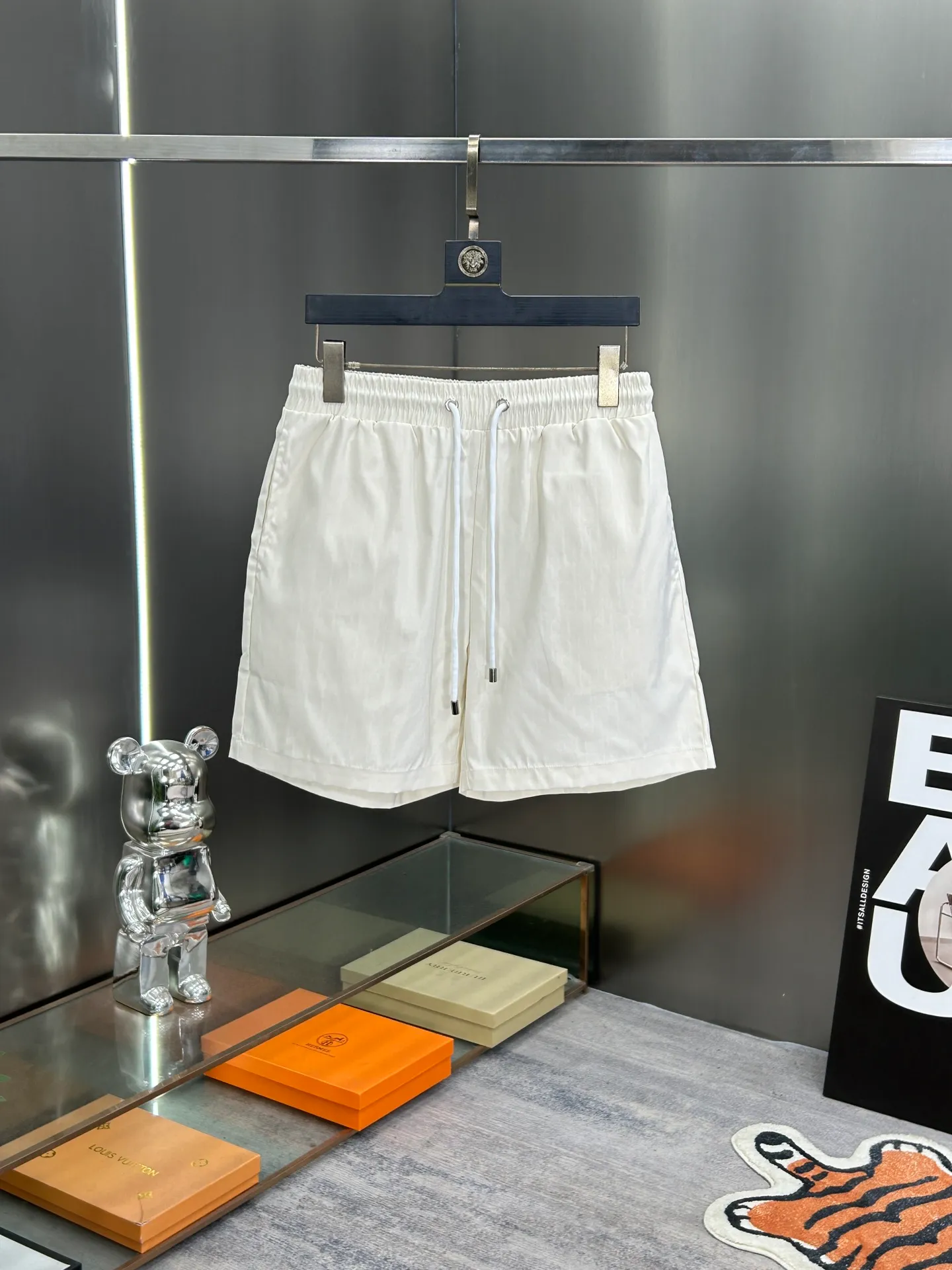 🅿️160 DIOR 2025 spring and summer new beach shorts, five-point shorts! Synchronized with the official website. Original 1-1 replica, fine workmanship, original hardware, selected high-quality polyester fiber fabric, delicate feel, a must-have item for summer, super handsome upper body effect, super real shooting, close contact with texture! Size: M-3XL