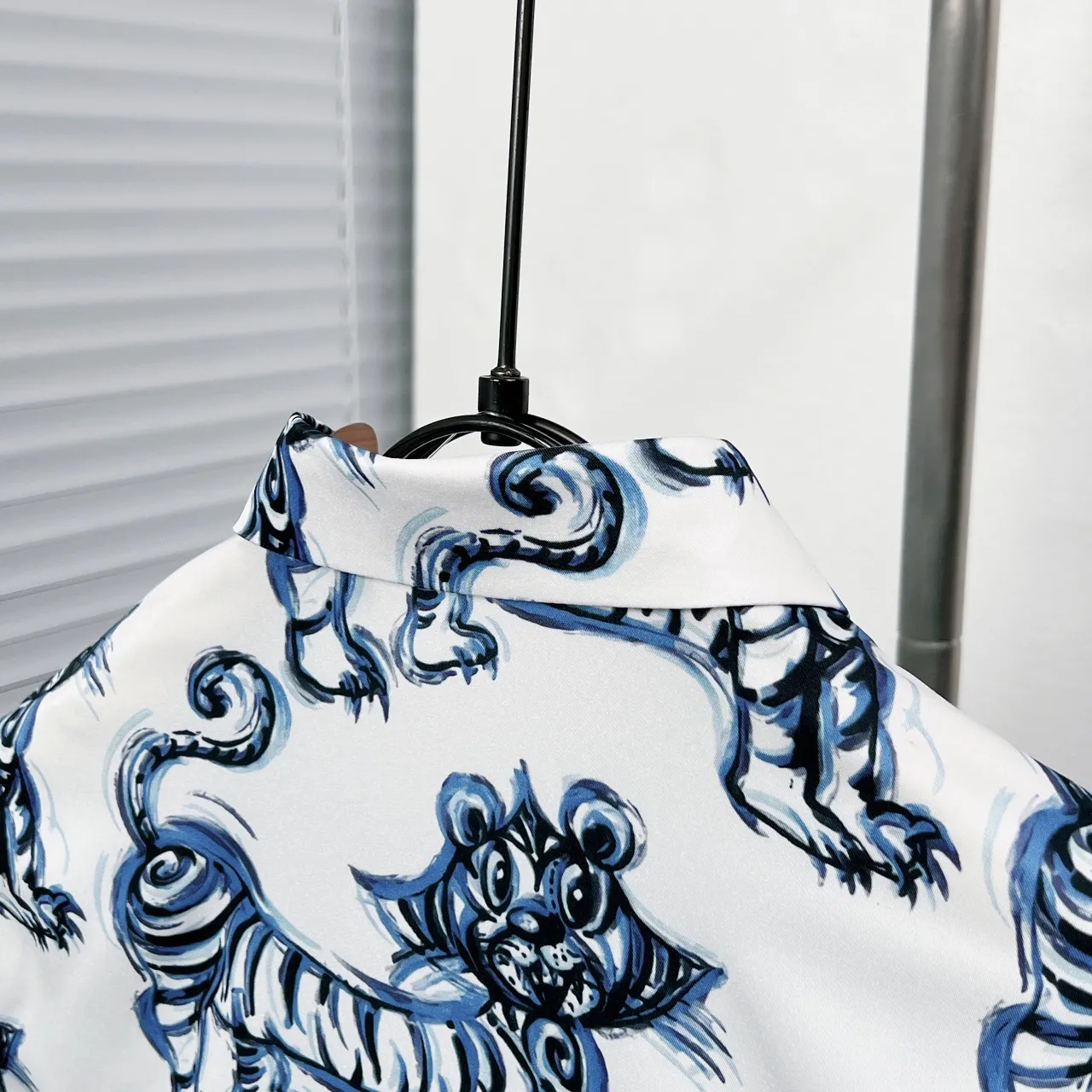 🅿️326 DIO*/Dior painted tiger print shirt Size: M-3XL