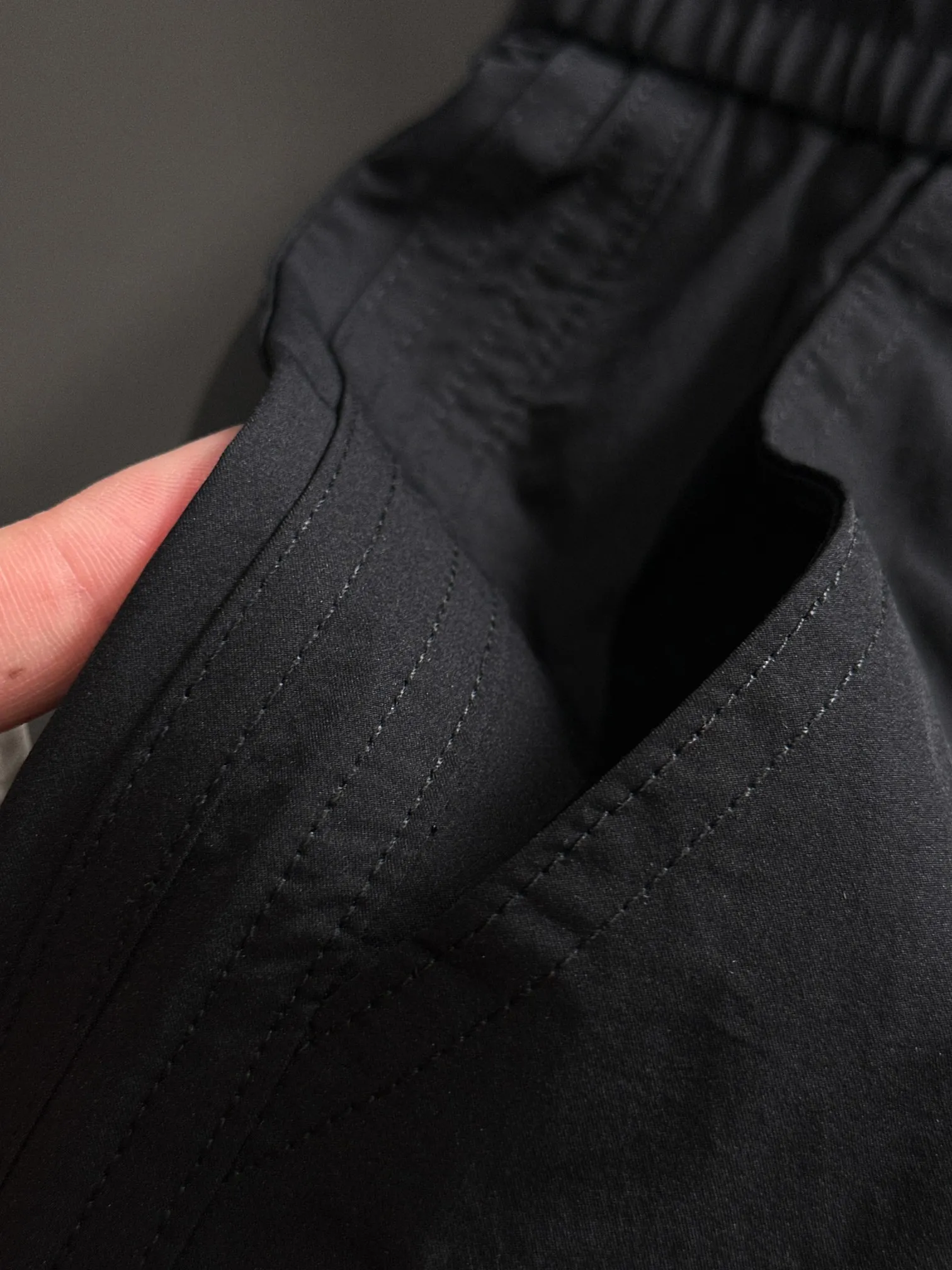🅿️400 next day shipping Dior 2025 spring and summer new elastic band casual pants, thin counter custom fabrics, high breathability and comfort, impeccable details, brand element design concept, reflecting high quality. It feels delicate and soft! Not easy to wrinkle! It presents a casual cut and the upper body shape is great! Size: M-3XL