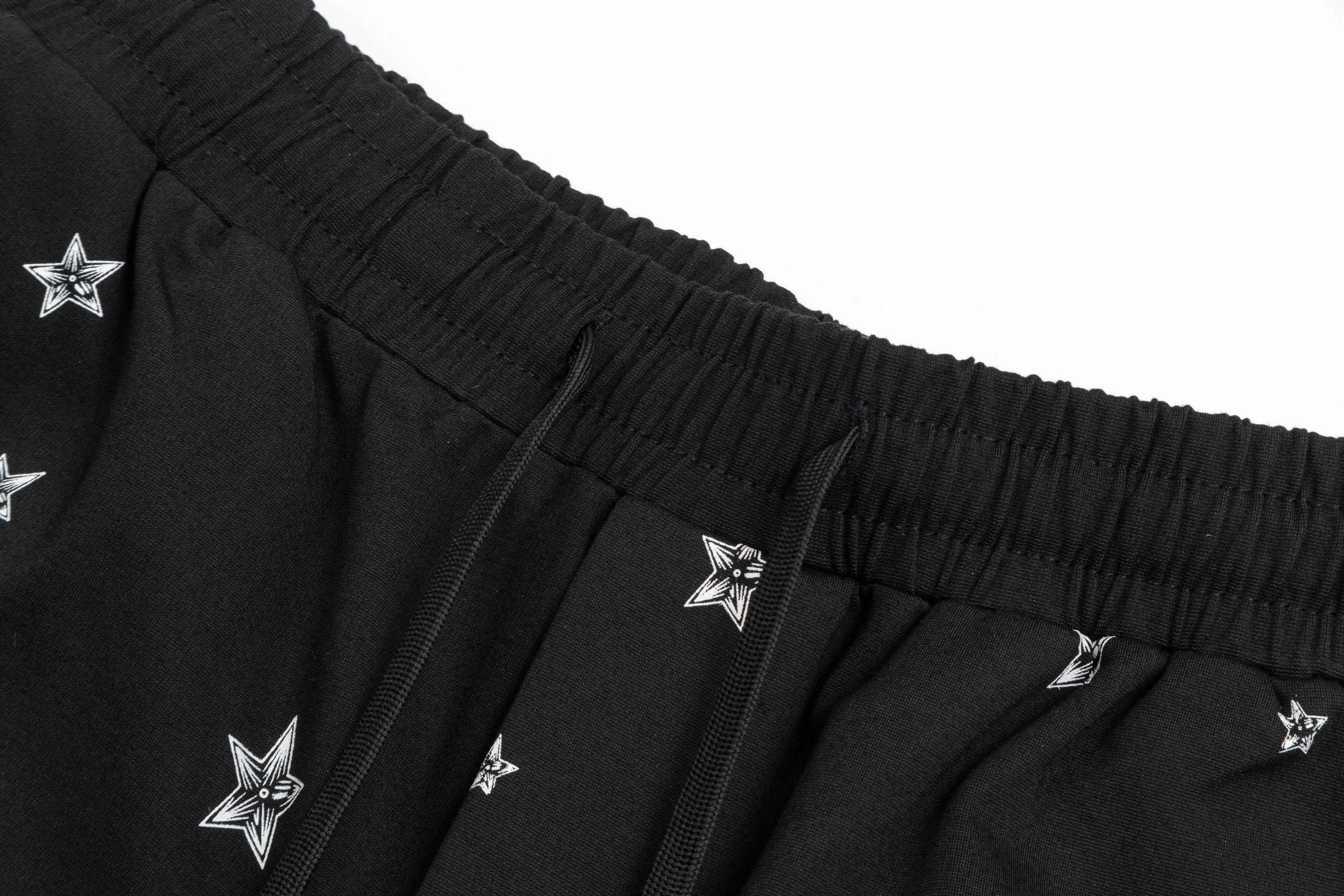 🅿️190 2025 Dior Dior new knitted shorts, customized fabrics, knitted technology and printed logo. The version is tight and three-dimensional, with straight stripe splicing. The customized trouser cord hardware has strong texture and smoothness. The upper body is comfortable and breathable. It has a concave and convex three-dimensional feel. It is suitable for fashionable and casual wear. Color: Black-White Size: M-4XL