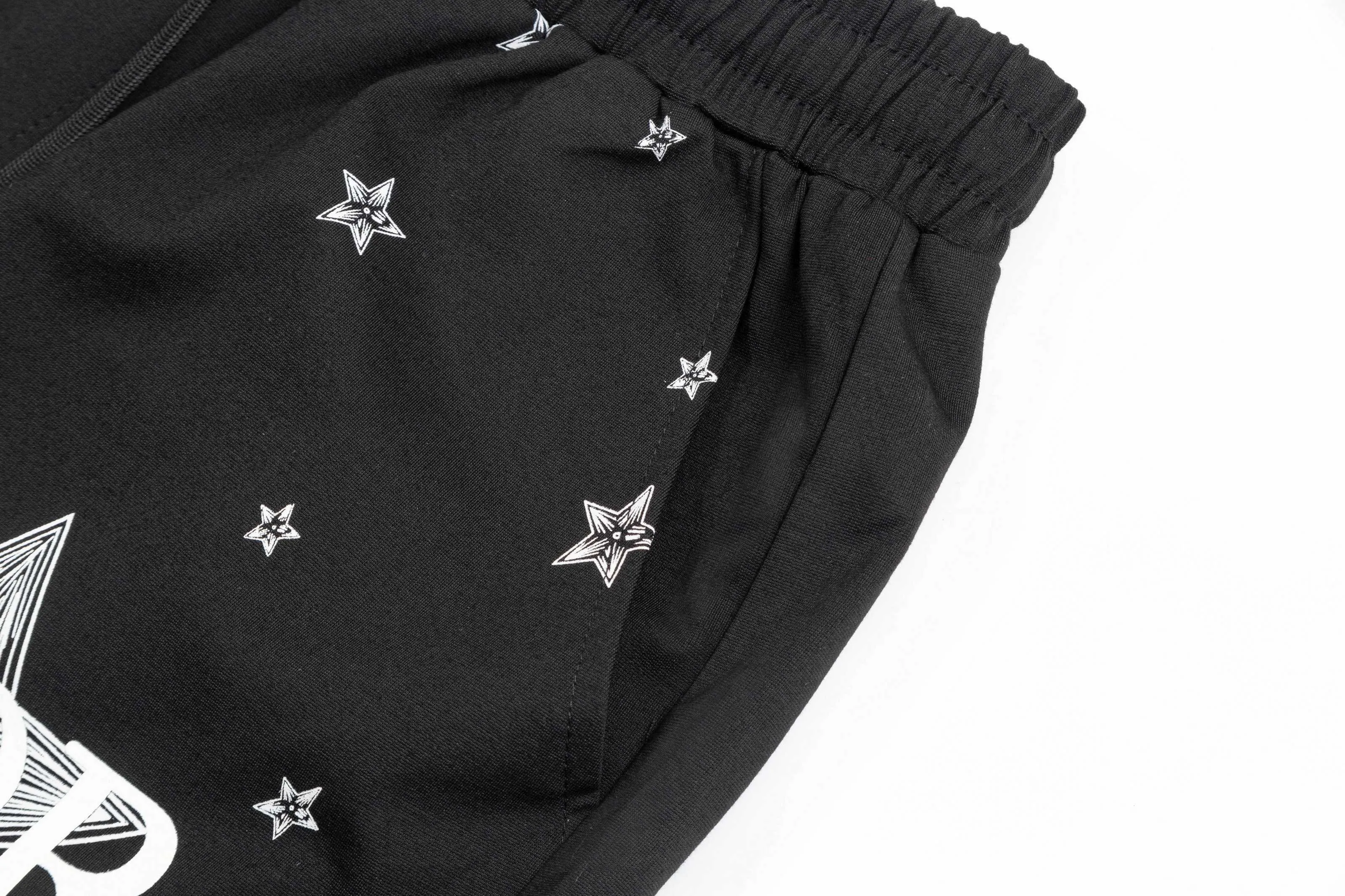 🅿️190 2025 Dior Dior new knitted shorts, customized fabrics, knitted technology and printed logo. The version is tight and three-dimensional, with straight stripe splicing. The customized trouser cord hardware has strong texture and smoothness. The upper body is comfortable and breathable. It has a concave and convex three-dimensional feel. It is suitable for fashionable and casual wear. Color: Black-White Size: M-4XL