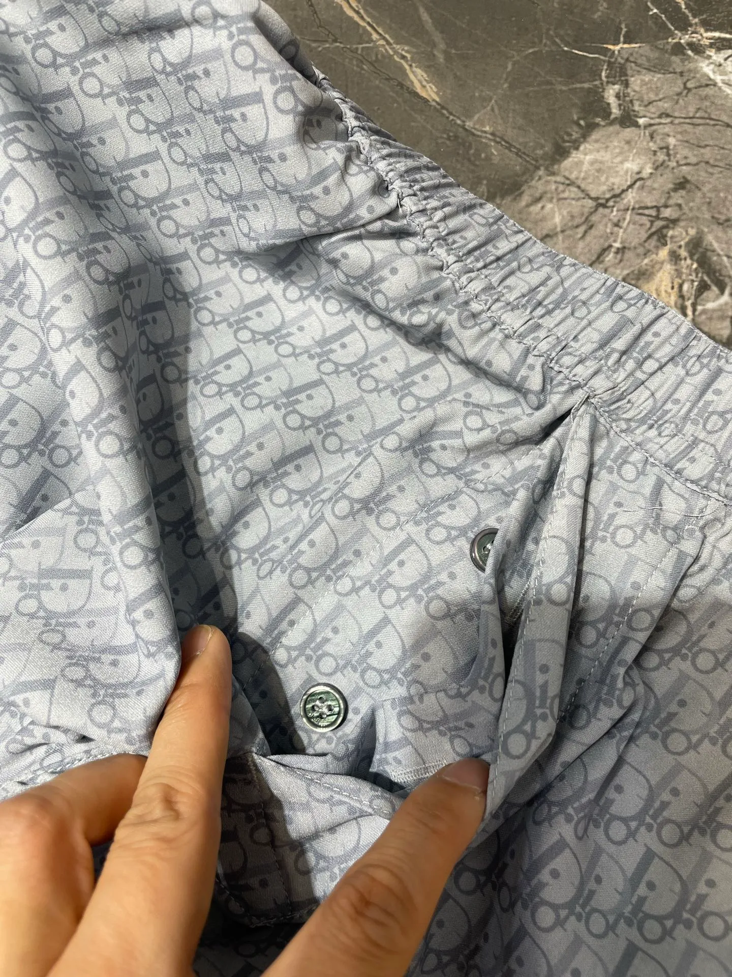 🅿️430 Dior 🌟【Top original order】2025ss all-over logo print suit shorts. The new model highlights the classic Oblique print. Crafted from blue mulberry silk and cotton blend, it features a peaked lapel collar and arc-shaped hem for a casual style. Pair with the matching pieces for a sophisticated summer look. Size: S-XL