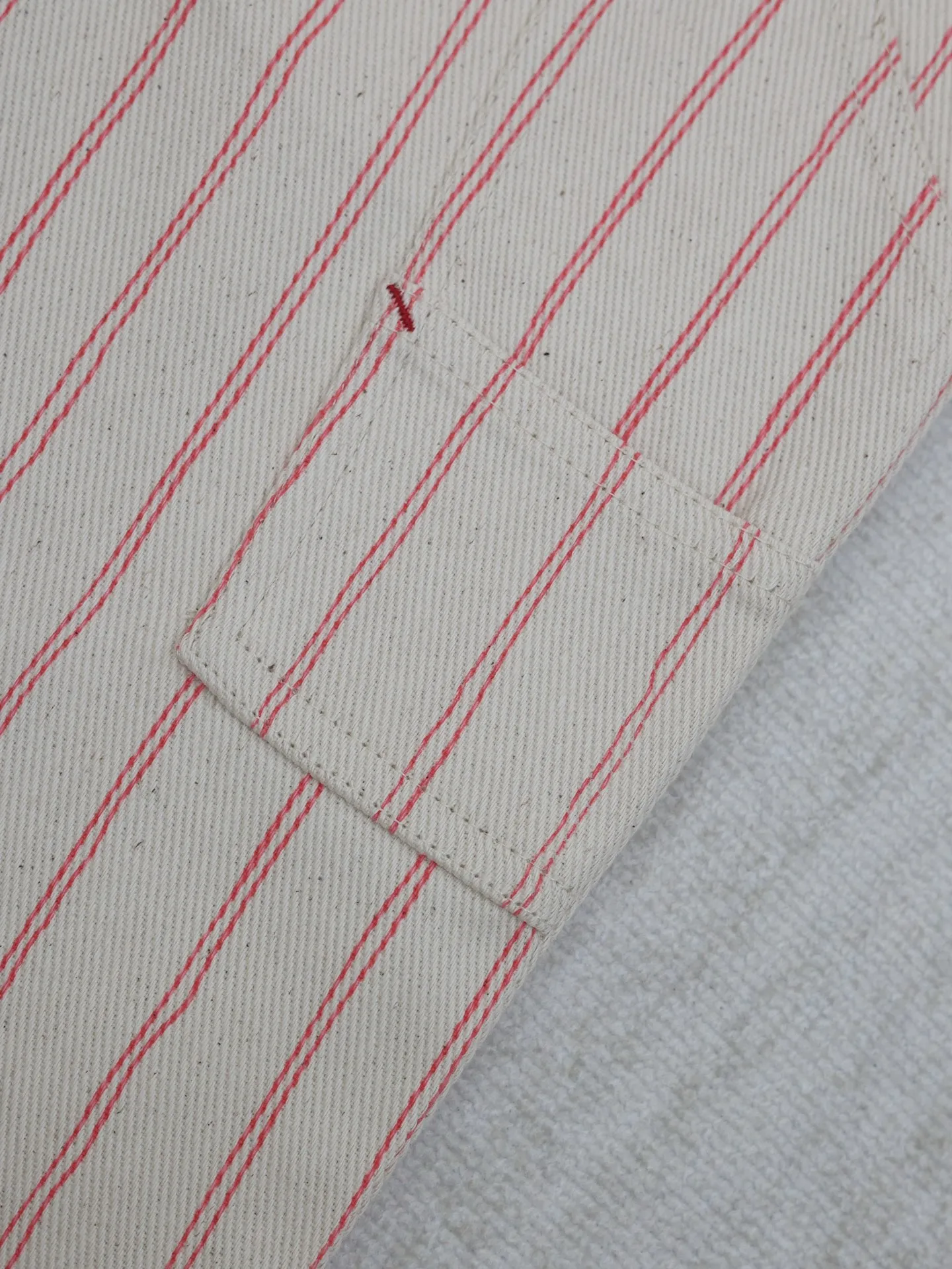 🅿️380 Dio*/Dior 2025 SS new spring and summer jersey shorts. Customized beige cotton fabric, classic pinstripe design all over. Engraved hardware buttons, classic letter logo embroidery in the same color. Matched with brown leather patch on the back, three-dimensional tailoring. Very wide version. Size: S/M/L/XL