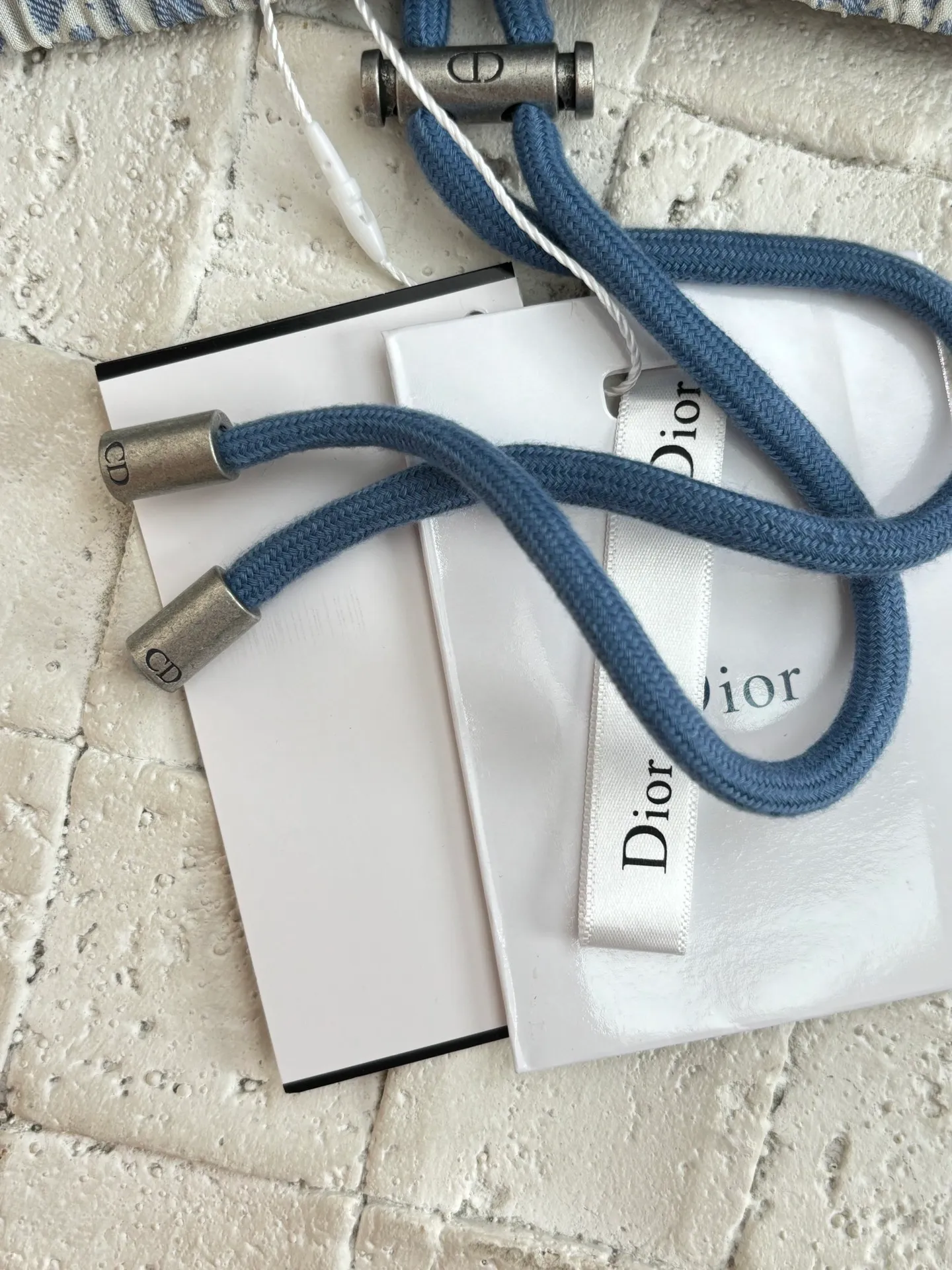 🅿️576 Dio*/Dior 25 new printed drawstring webbing sports trousers. Made of customized imported materials, the texture is smooth and comfortable. The drawstring straight design is printed with presbyopia monograms all over the body. The old money is full of relaxation and has a loose and drapey feel. It is tolerant of the figure and makes it slimmer. The side letter webbing shows the brand positioning and design. It can be used for daily commuting, trendy and fashionable. Size: S/M/L