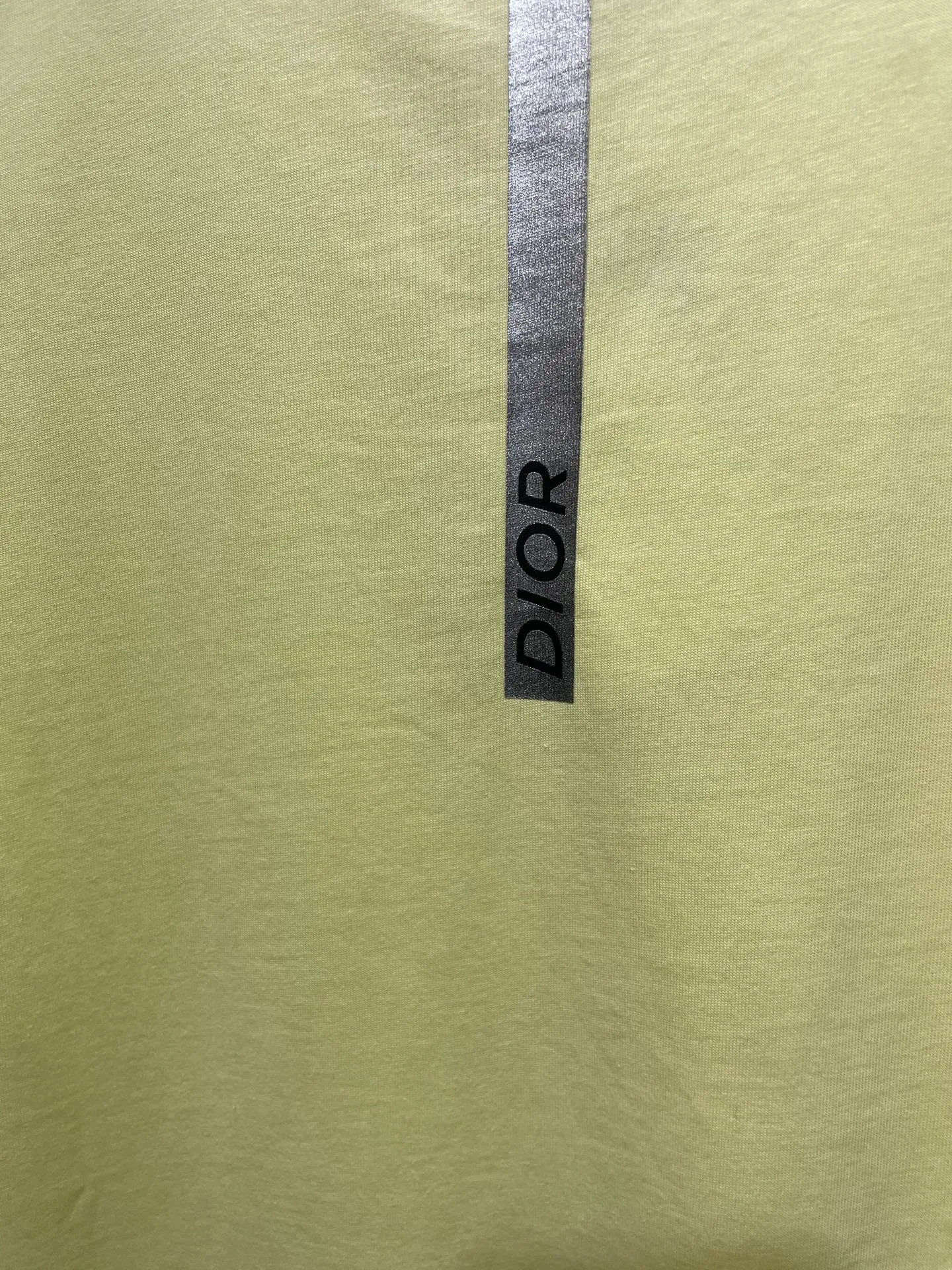 🅿️250 dior🌟【Top replica】2025ss reflective diamond logo round neck short sleeves. This T-shirt is a new product for the spring and summer of 2025. It is an upgraded version of the classic wardrobe essentials. Made of cotton jersey with cd diamond reflective logo on the chest and lah on the back. The loose, comfortable fit can be easily worn with or. Reflective cd diamond logo on chest reflective dior print on back sizes: s-xl
