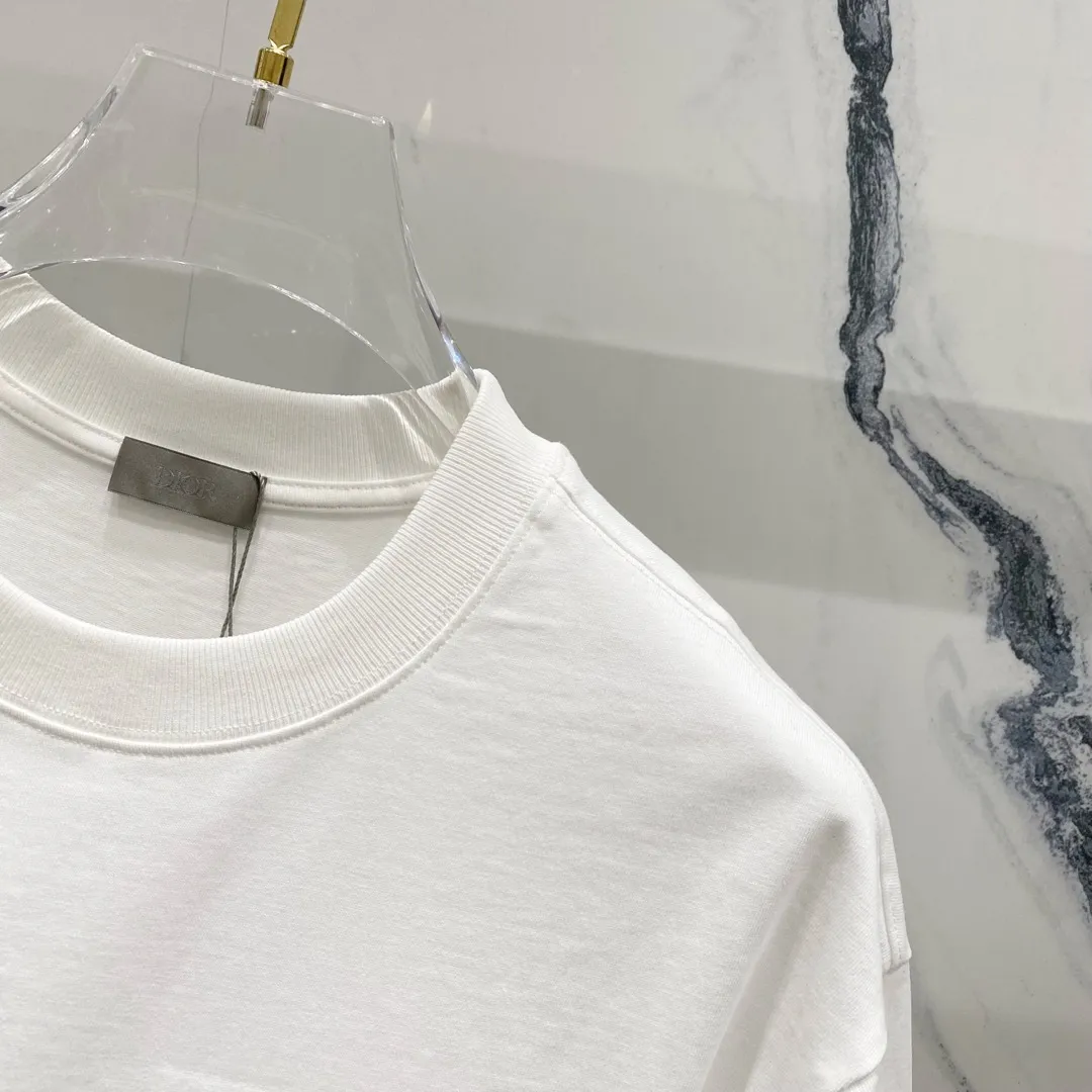 🅿️210 DIOR Dior 320g round neck short-sleeved T-shirt. Heavy craftsmanship of bees on the front and rear panels. Letter LOGO embroidery. Official synchronization. 1:1 original mold opening. Fashionable personality. Versatile trend. Pure original quality. Original washed fabric. Tag. Collar label. Washed wheat. Three labels complete. Color: Black. White. Size: S-XL