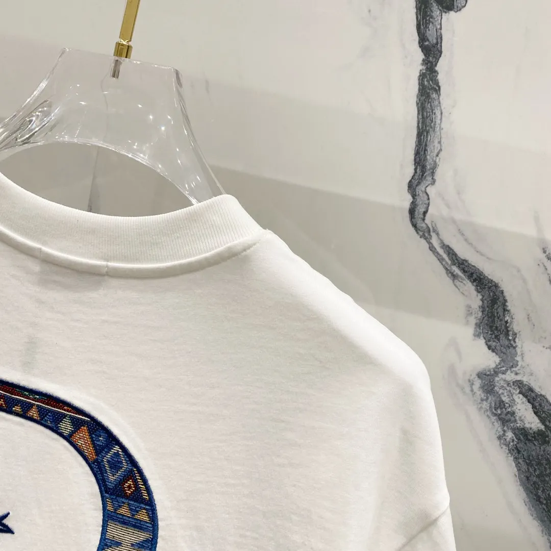 🅿️210 DIOR Dior 320g round neck short-sleeved T-shirt. Heavy craftsmanship of bees on the front and rear panels. Letter LOGO embroidery. Official synchronization. 1:1 original mold opening. Fashionable personality. Versatile trend. Pure original quality. Original washed fabric. Tag. Collar label. Washed wheat. Three labels complete. Color: Black. White. Size: S-XL