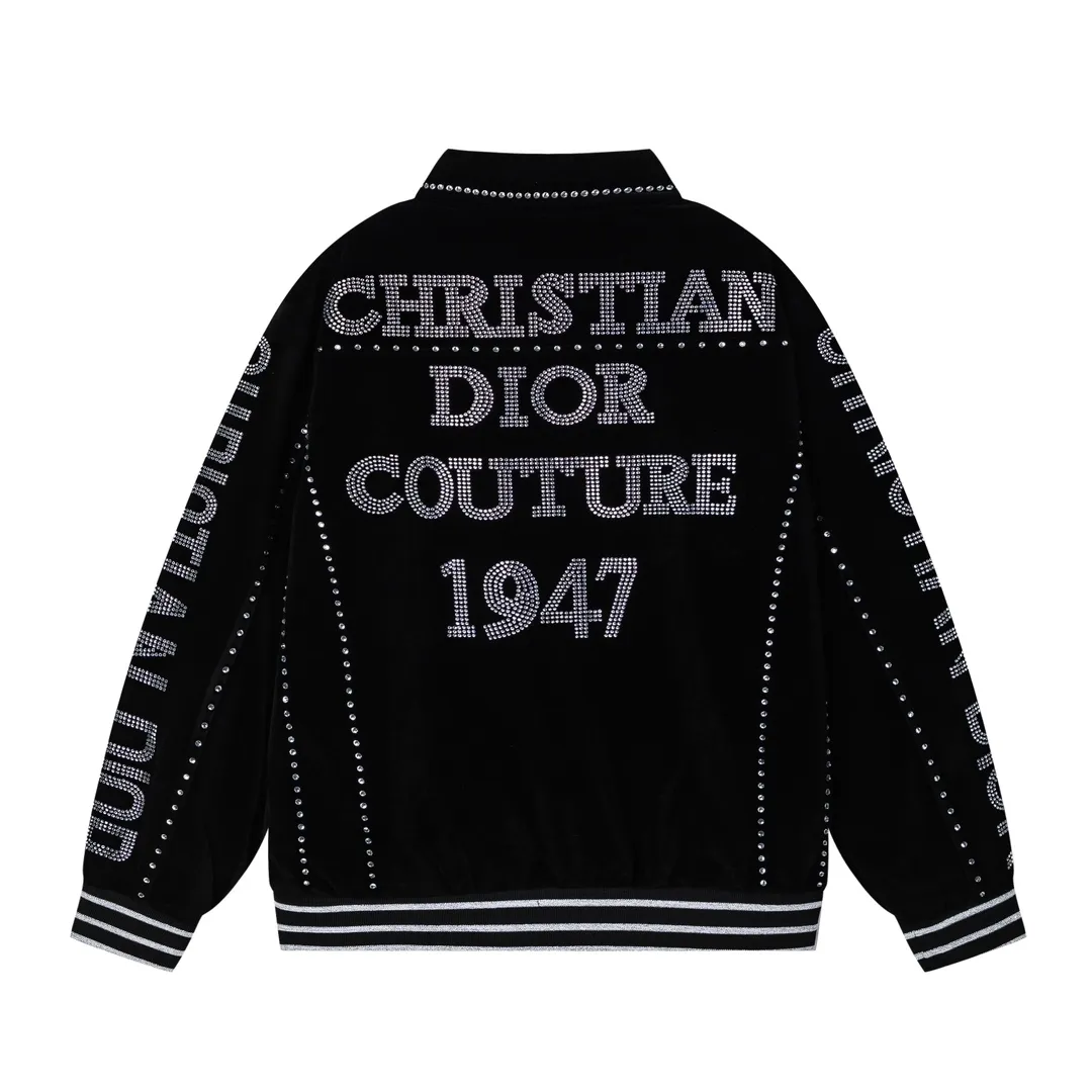 🅿️560 DIOR Dior’s 2024 autumn and winter new men’s baseball uniform⚾️jackets are on sale at the counter simultaneously! Customized exclusive gold velvet fabric, panoramic logo hot diamond design! Simple and elegant, easy to match and versatile, extremely high-grade, perfectly integrated into fashion and style, it is a top-notch fashionable style that is perfect for outer wear! The whole thing gives people a natural feeling! The ultimate classic and versatile jacket, using the latest three-dimensional logo elements to highlight the concave and convex texture! The ultimate heavy work, the ultimate perfection! Fans who pursue high quality should rush to buy it by themselves, and we sincerely invite all fans who know the goods to appreciate this model together! ! Size: L-2XL