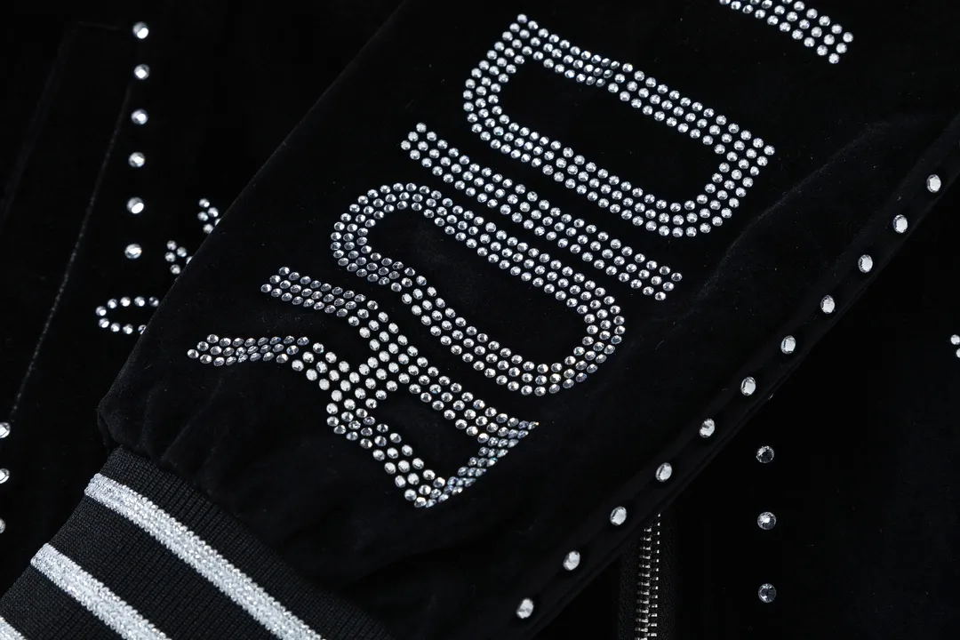 🅿️560 DIOR Dior’s 2024 autumn and winter new men’s baseball uniform⚾️jackets are on sale at the counter simultaneously! Customized exclusive gold velvet fabric, panoramic logo hot diamond design! Simple and elegant, easy to match and versatile, extremely high-grade, perfectly integrated into fashion and style, it is a top-notch fashionable style that is perfect for outer wear! The whole thing gives people a natural feeling! The ultimate classic and versatile jacket, using the latest three-dimensional logo elements to highlight the concave and convex texture! The ultimate heavy work, the ultimate perfection! Fans who pursue high quality should rush to buy it by themselves, and we sincerely invite all fans who know the goods to appreciate this model together! ! Size: L-2XL