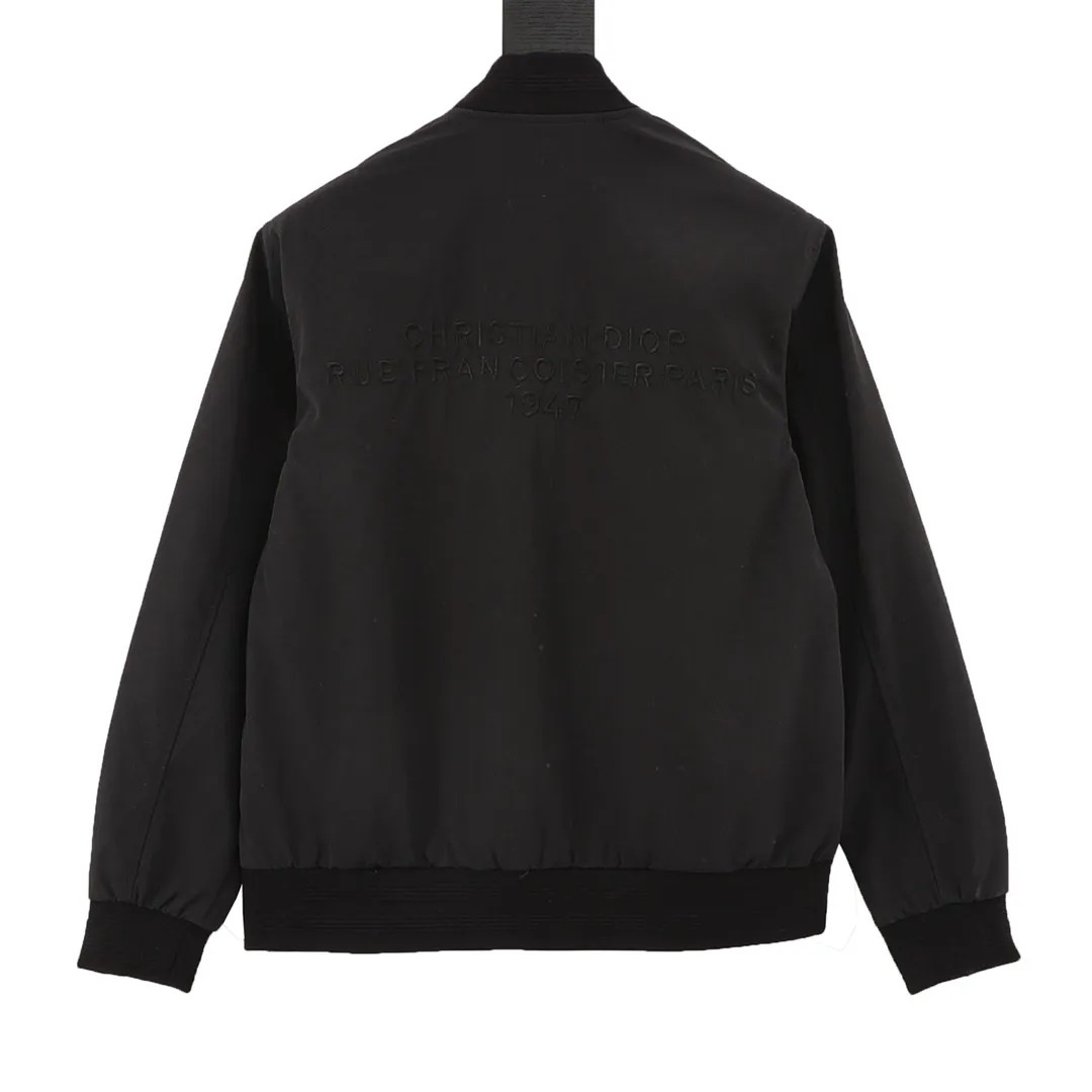 🅿️550 DIOR/Dior embroidered logo baseball jacket. The fashionable and western-style color scheme embodies a fashionable and casual temperament, rejuvenating youthful vitality! Made from customer-supplied fabrics, a real high-end product! It is not an ordinary deflationary quality. Different from "soft and soft" fabrics, the texture is delicate and soft, gentle and non-prickly. The density of imported custom fabrics is also very tight, neat and does not change shape, always maintaining the brand's classic and rigorous image! Customer-supplied metal snap design, cuffs The finely embroidered logo is more rigorous and meticulous, and the contrasting color logo creates a full-college charm, adding a lot of highlights to the fashion personality. It is both fashionable and casual, and is suitable for various daily wear. The upper body is full of style, and it is a must-have item for quality control! size：XS-L