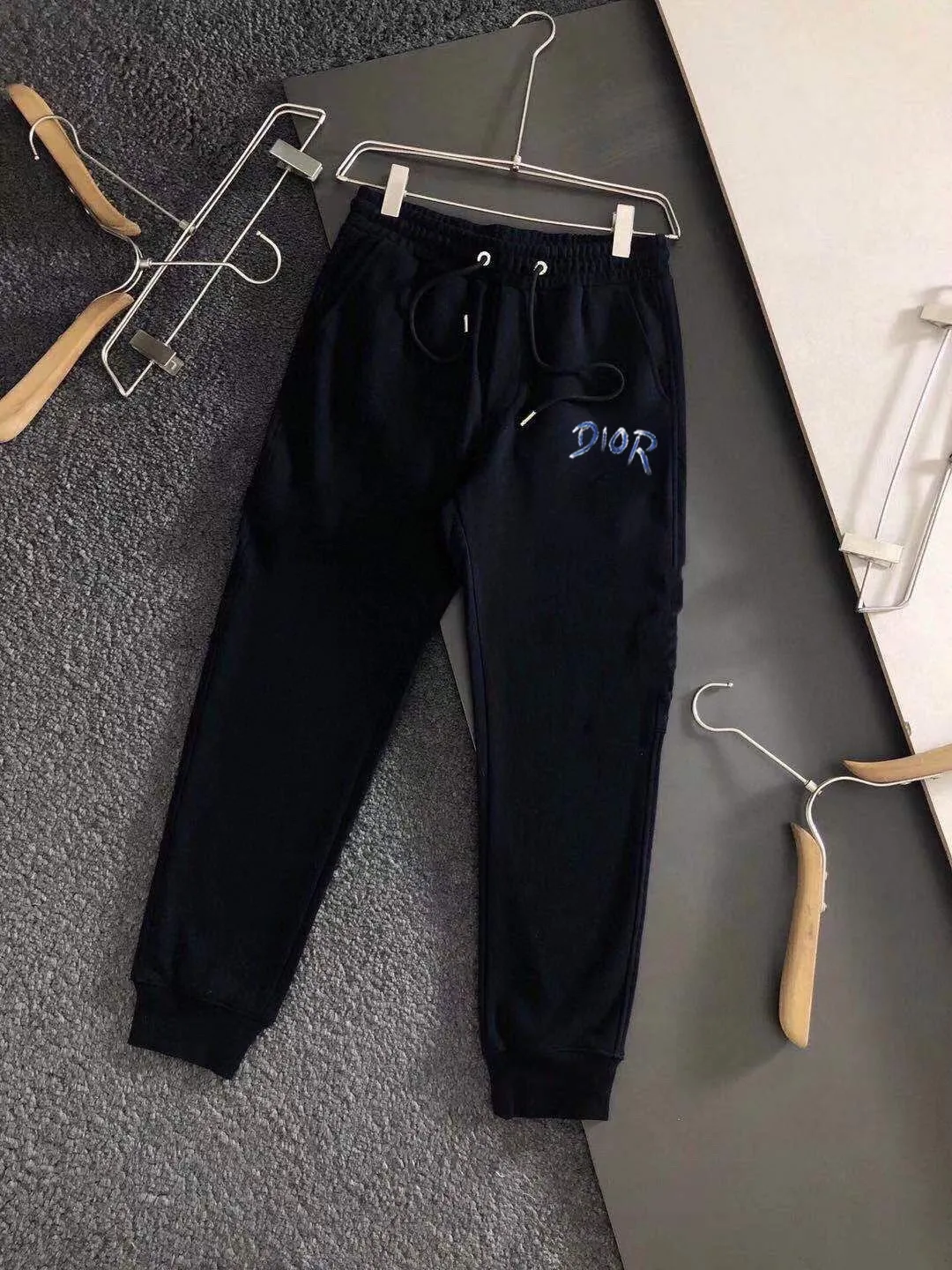 🅿️420 [DIOR Dior] (Fat Man Gospel) hot-selling suit is coming. Focus on the original version of the official website. 2025 new hot-selling cardigan sweater suit. The original order is the best product. 🇭🇰The meticulous work of top designers is dedicated to a fitting and perfect upper body effect. All-natural high-quality Roman cotton 100%, close-fitting comfort, noble and elegant! Original hardware embodies elegance and nobility! Counter size: M-5XL (maximum wear up to 220 pounds)