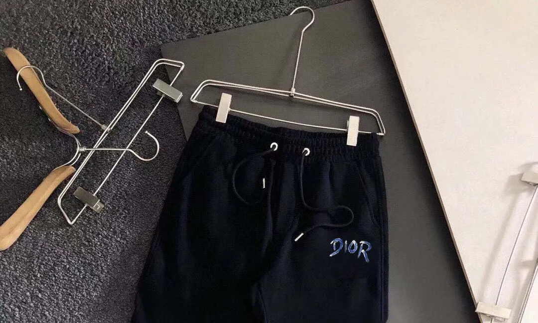 🅿️420 [DIOR Dior] (Fat Man Gospel) hot-selling suit is coming. Focus on the original version of the official website. 2025 new hot-selling cardigan sweater suit. The original order is the best product. 🇭🇰The meticulous work of top designers is dedicated to a fitting and perfect upper body effect. All-natural high-quality Roman cotton 100%, close-fitting comfort, noble and elegant! Original hardware embodies elegance and nobility! Counter size: M-5XL (maximum wear up to 220 pounds)