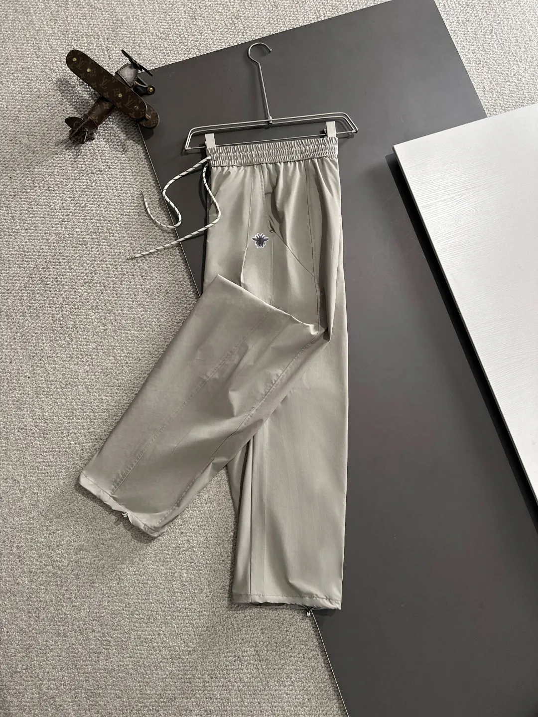 🅿️390 next day shipping DIOR 2025 spring and summer new elastic band casual pants, thin counter custom fabrics, high breathability and comfort, impeccable details, brand element design concept, reflecting high quality. It feels delicate and soft! It presents a casual cut and the upper body shape is great! Size: M-4XL