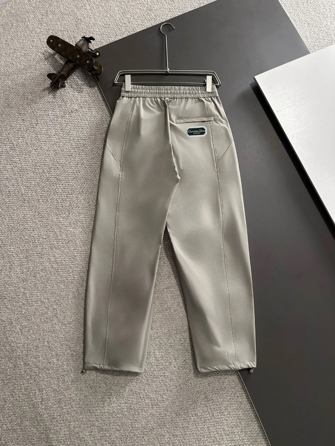 🅿️390 next day shipping DIOR 2025 spring and summer new elastic band casual pants, thin counter custom fabrics, high breathability and comfort, impeccable details, brand element design concept, reflecting high quality. It feels delicate and soft! It presents a casual cut and the upper body shape is great! Size: M-4XL