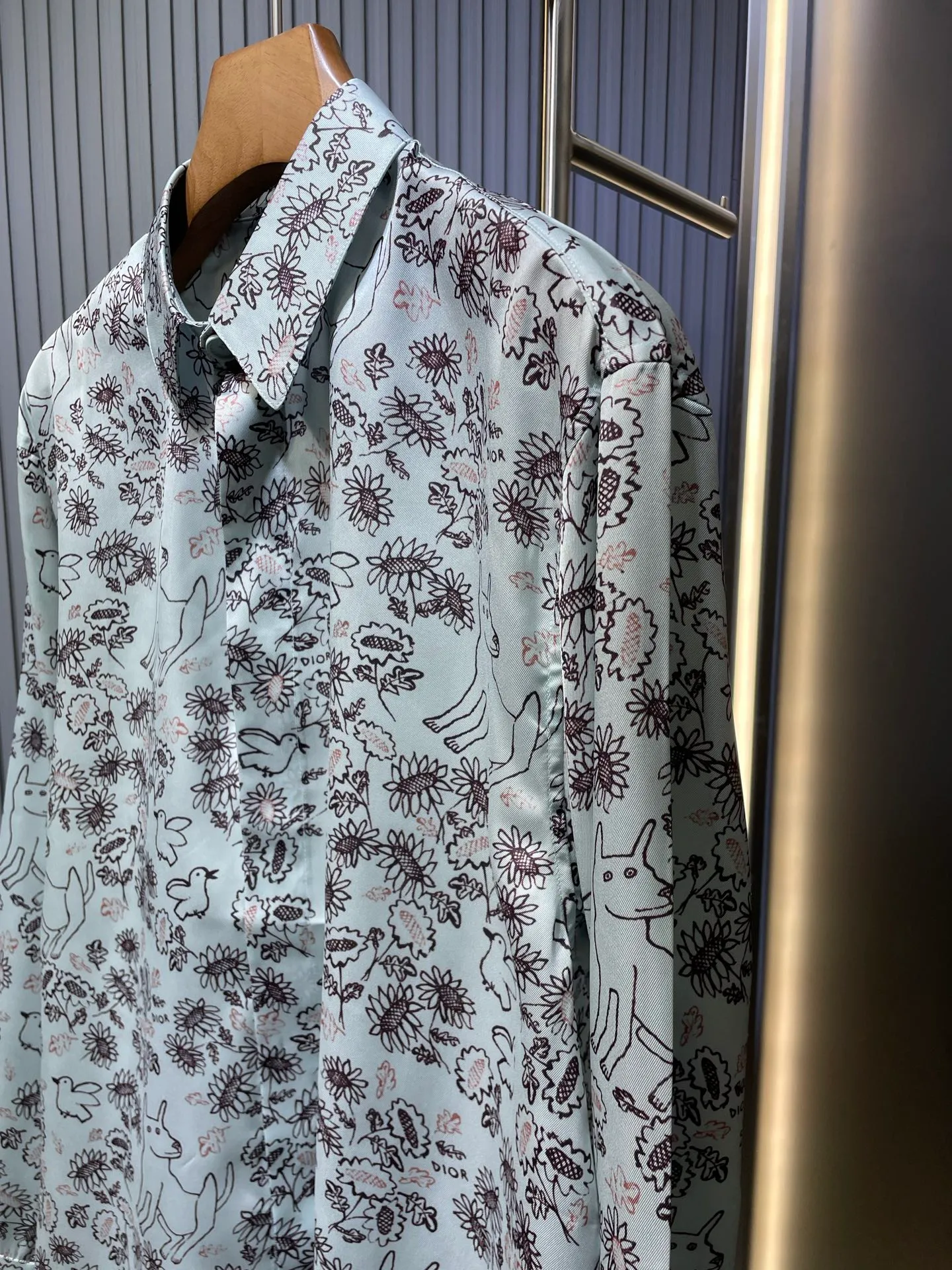 🅿️480 dior Dior 2025ss new spring and summer mulberry silk twill long-sleeved shirt original custom fabric restored. The fabric is smooth and supple, casual and casual on the upper body. Lazy and not picky. Loose fit. Same size for men and women: s m l xl