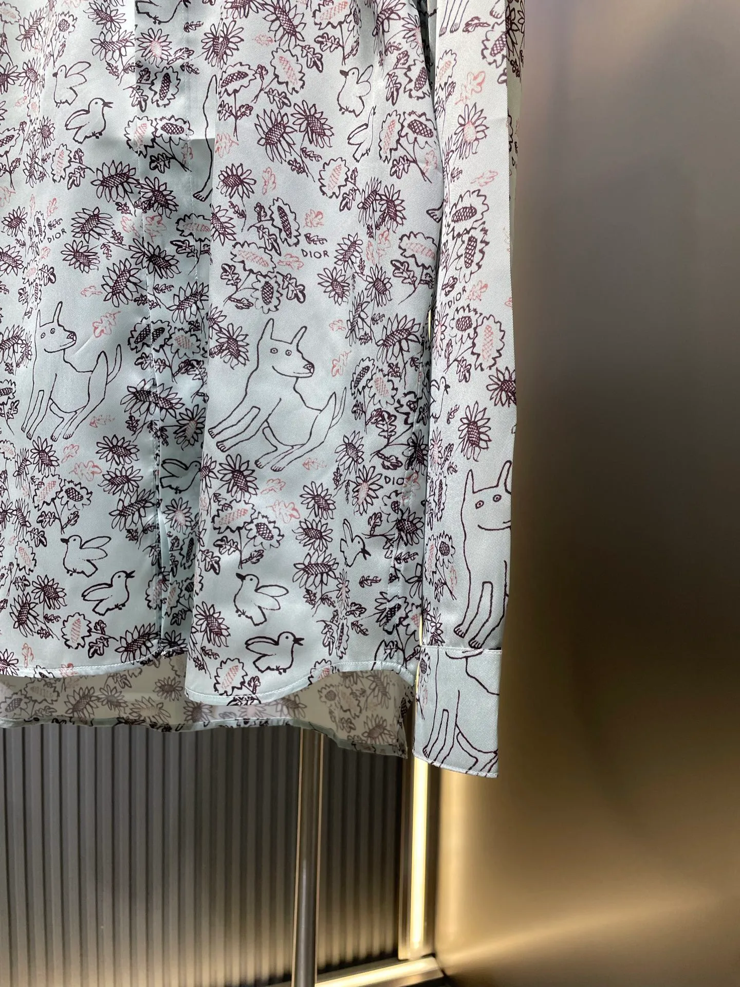 🅿️480 dior Dior 2025ss new spring and summer mulberry silk twill long-sleeved shirt original custom fabric restored. The fabric is smooth and supple, casual and casual on the upper body. Lazy and not picky. Loose fit. Same size for men and women: s m l xl