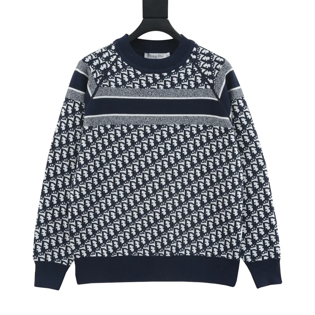 🅿️680 DIOR/Dior Oblique old flower jacquard knitted cashmere double-sided crew neck sweater A super thick sweater, with a solid color logo spliced on one side and classic presbyopia on the other. The material is imported cashmere + wool blended. It has been washed and softened to size. It feels great. The yarn color is dyed from the original version. After customizing the yarn, it is all twisted and then spliced to achieve the twist and stiffness of the original version. The fabric pieces are sewn by hand, the bags are hand-picked, and then washed with water. Agent reinforcement, 7-needle jacquard craft yarn is clear and textured, imported machine knitting pieces are very time-consuming for this garment, the stitching is artificial discs, hand-picked, the machined zipper bottom patch is a 14-needle knitted four-flat patch, the washing water uses imported washing water raw materials, the ready-to-wear has a lazy and casual feel, looks high-end, the whole dress is made of very heavy and solid materials, the blended cashmere has a very good thermal insulation effect, and three standards for customized accessories! Size：S-L