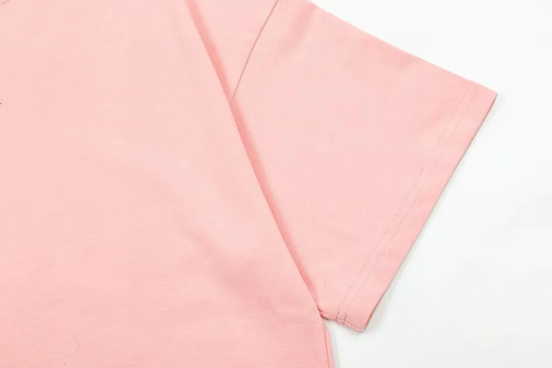 🅿️170 (arrives the next day) DIOR Dior 2025 new line cat letter logo, same style for men and women, short-sleeved T-shirt ·Customized 300g 100% double yarn pure cotton fabric ·Design dyed 32 double-strand threads ·Collar label, hangtag, main mark and three labels complete Color: pink Size: XS S M L