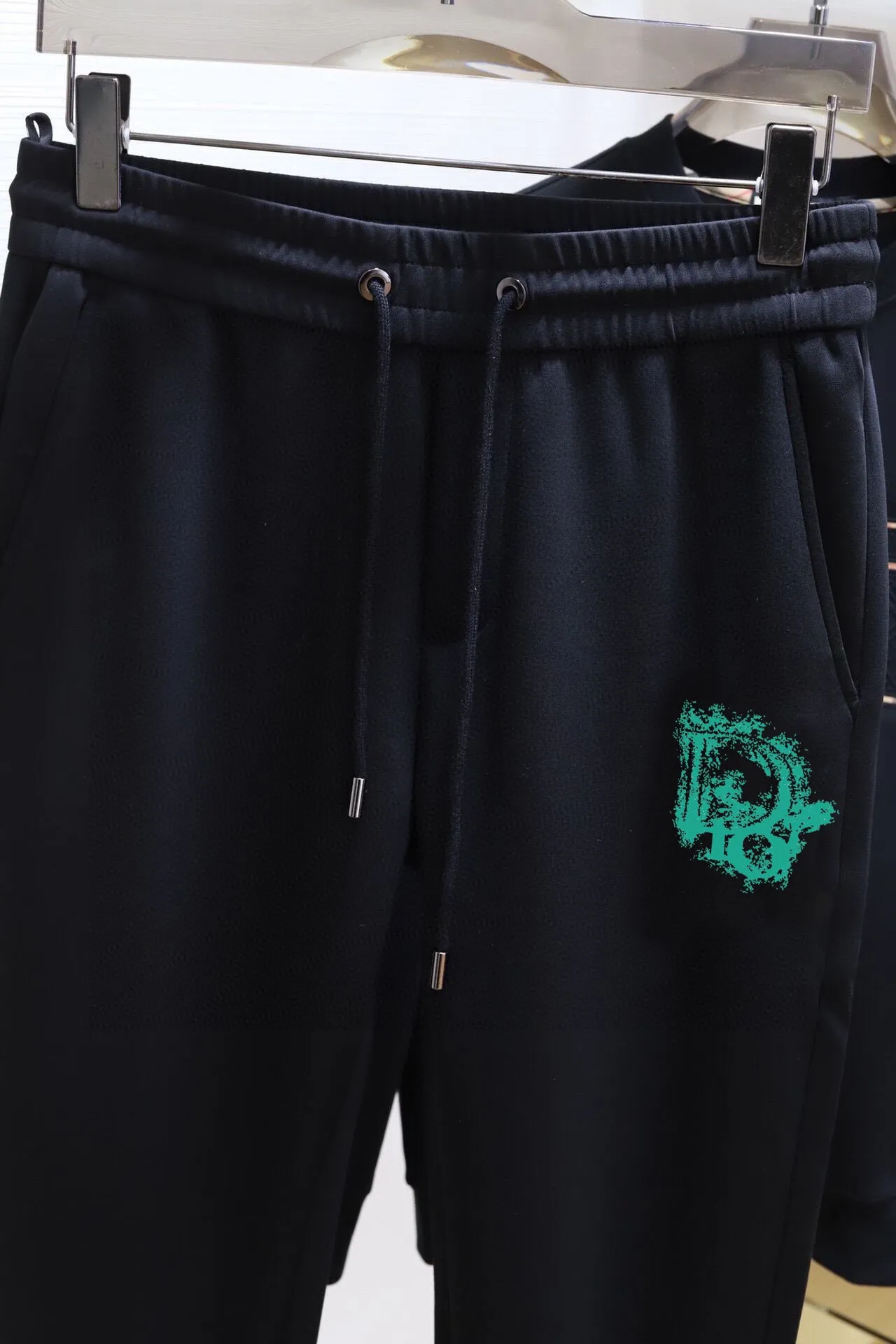 🅿️380 direct batch [DIOR Dior] (Fat Man Gospel) hot-selling suit is coming. Focus on the original version of the official website. 2025 new hot-selling sweatshirt suit. The original order is the best. 🇭🇰The meticulous work of top designers. Just for a fitting and perfect upper body effect. All-natural high-quality Roman cotton 100%, close-fitting comfort, noble and elegant! Original hardware embodies elegance and nobility! Counter size: M-5XL (maximum wear up to 220 pounds)