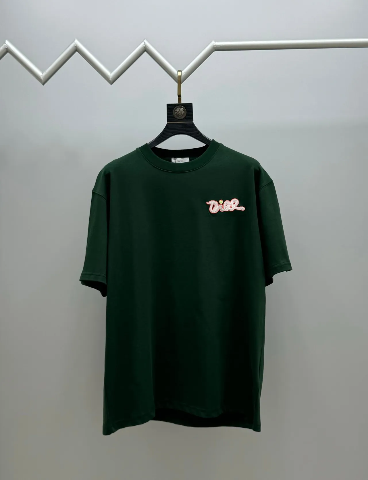 🅿️220 (top version, different currency) will not be taken off the shelves all year round, sell with confidence Style: Dior/DIO.R short-sleeved T-shirt Fabric: 300g heavy double yarn 100% cotton Rib: 320g heavy Sorona 1*1 trendy brand Craftsmanship: imported machine embroidered logo Color: white Imperial green Size: XS S M L No gender distinction, same style for men and women
