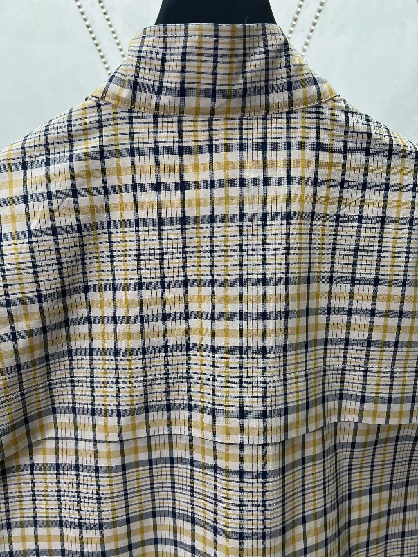 🅿️560 Dior 25ss new zipper shirt reinterprets the classic design to create a fashionable look. Crafted from beige cotton-blend with a beige and navy plaid pattern. Featuring CD Diamond logo on the chest, zip pockets, drawstring hem and cuffs. Easily style it with jeans for a sophisticated look, or style it with the matching shorts for a classic look. Number of yards: 46.48.50.52.