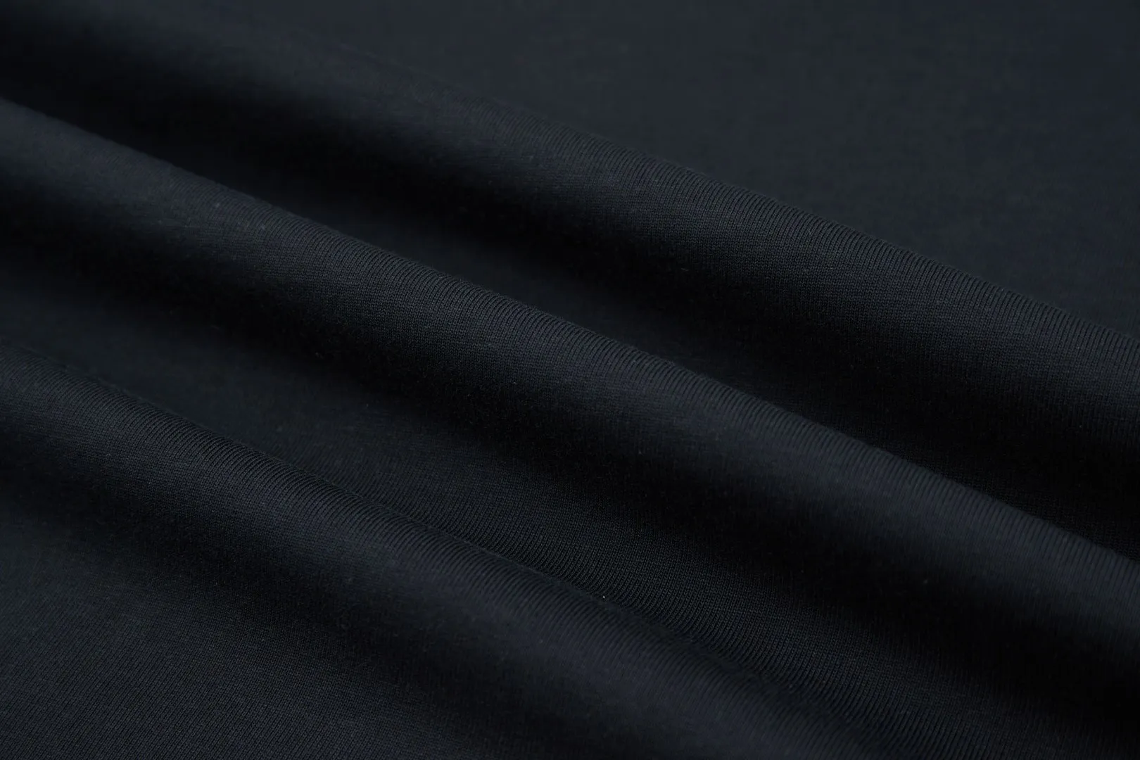 🅿️200 ✨DIO✨🆕25SS spring and summer new style Bee business webbing leather label short sleeves Light luxury essential item for daily commuting for men and women Correct version Welcome to compare Detailed features · 260g 100% pure cotton double yarn jersey fabric · Custom dyed in the same cylinder, special thickened 32 double-strand 1X1 threads · Double needle stitching and cross-stitching technology · Original main mark, washed tag, branded moisture-proof paper packaging Color: White/Black/ Size: S/M/L/XL