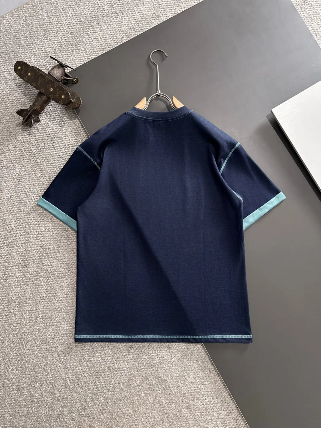 🅿️270 Shipped next day Dior 2025 summer new style (top quality, differentiated currency) The launch of short-sleeved special fabrics Summer catwalk style Exclusive style for men and women Made of imported custom dyed fabric Back neck chain bottom full shoulder bag No deformation or shrinkage when exposed to water SIZE: M to 3XL