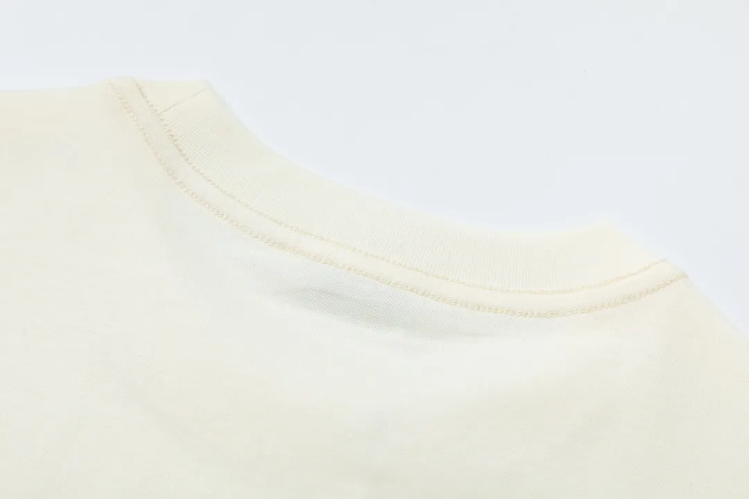 🅿️170 Dior Dior joint stone island series 2025 new three-dimensional silicone letter logo Uniform short-sleeved T-shirt for men and women ·Customized 280 grams of 100% double yarn pure cotton fabric ·Defined dyeing of 32 double-strand threads ·Laser three-dimensional convex glue technology ·Collar label, hangtag, main mark and three complete labels Color: apricot Size: XS S M L