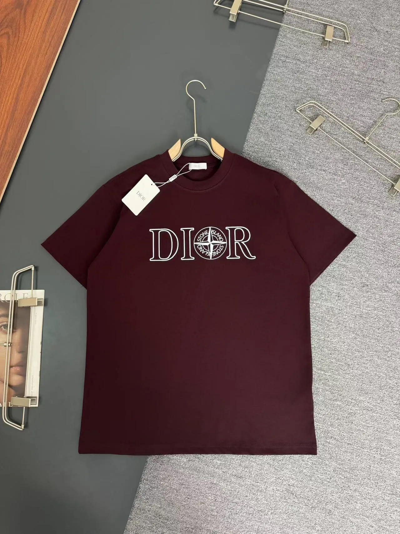 🅿️200 DIOR*Dior*320g heavyweight pure cotton T-shirt, thick, breathable and loose fit. Printed logo design. Spring and summer new round neck fashionable short-sleeved T-shirt. Comfortable against the skin, durable and easy to wear. Meticulous original craftsmanship, a must-have for casual and versatile colors. Color: black, white, rose. Size: S M L XL XXL.