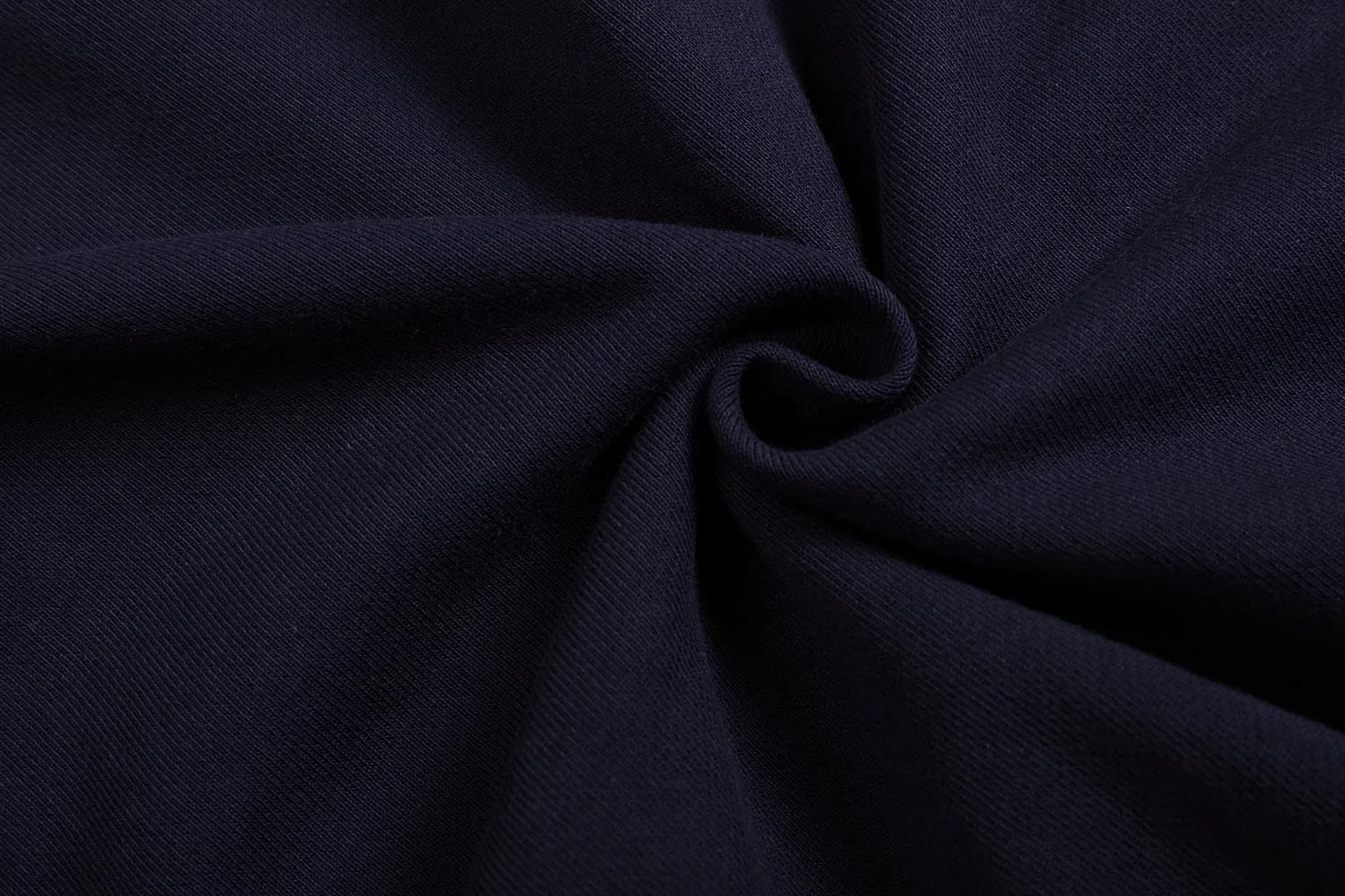 🅿️440 [Exclusive supply] CD Friend Embroidered Hooded Sweatshirt (Navy Blue) The original version was purchased and developed by 6922. The fabric is made of 380g combed cotton trendy brand sweatshirt material and matched with 440g stretch rib. This hooded sweatshirt displays the Dir For My Real Friends logo from the DIR AND HYLTON NEL collaboration. Crafted from navy cotton fleece, it features contrasting embroidery on the front and a practical kangaroo pocket. Cut for a relaxed fit with a ribbed hem and cuffs, it pairs well with a variety of casual outfits. DIO AND HYLTON NEL collaboration Dir For My Real Friends logo embroidery. Size:S-M-L-XL