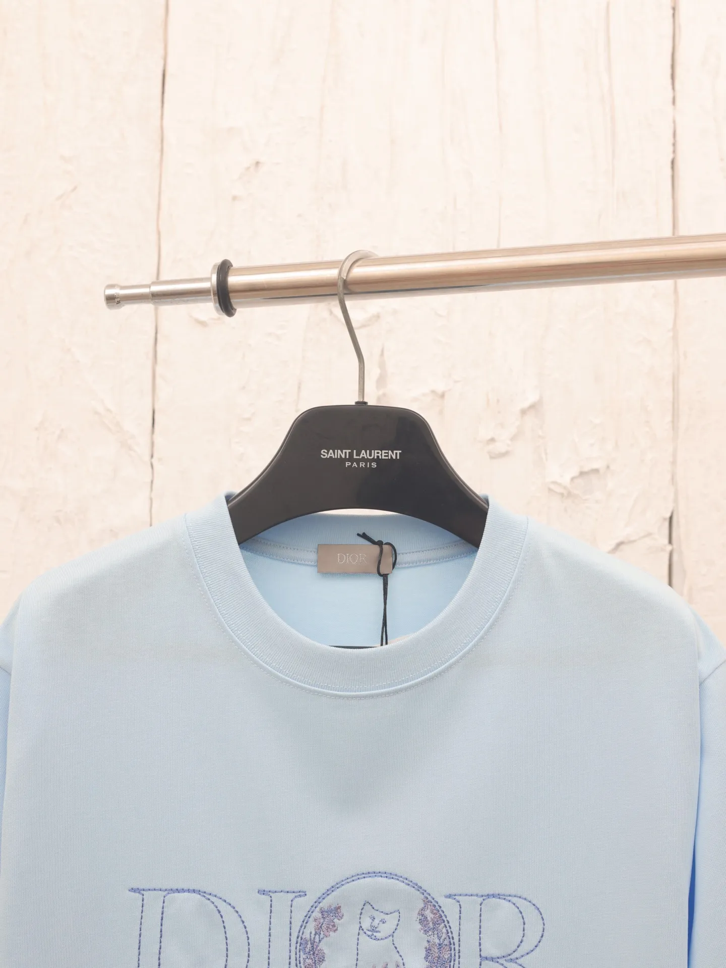 🅿️250 Dio*/Dior 25 new embroidered hollow letter cat pattern round neck short-sleeved T-shirt 270g washed cotton, 36 double yarns, stable, tight and thick feel Four-thread dense edges, double-thread collar edge, double-needle chain bottom hemming and threading Front embroidery, fine workmanship, the cat logo pattern is full of fun Size: S/M/L/XL