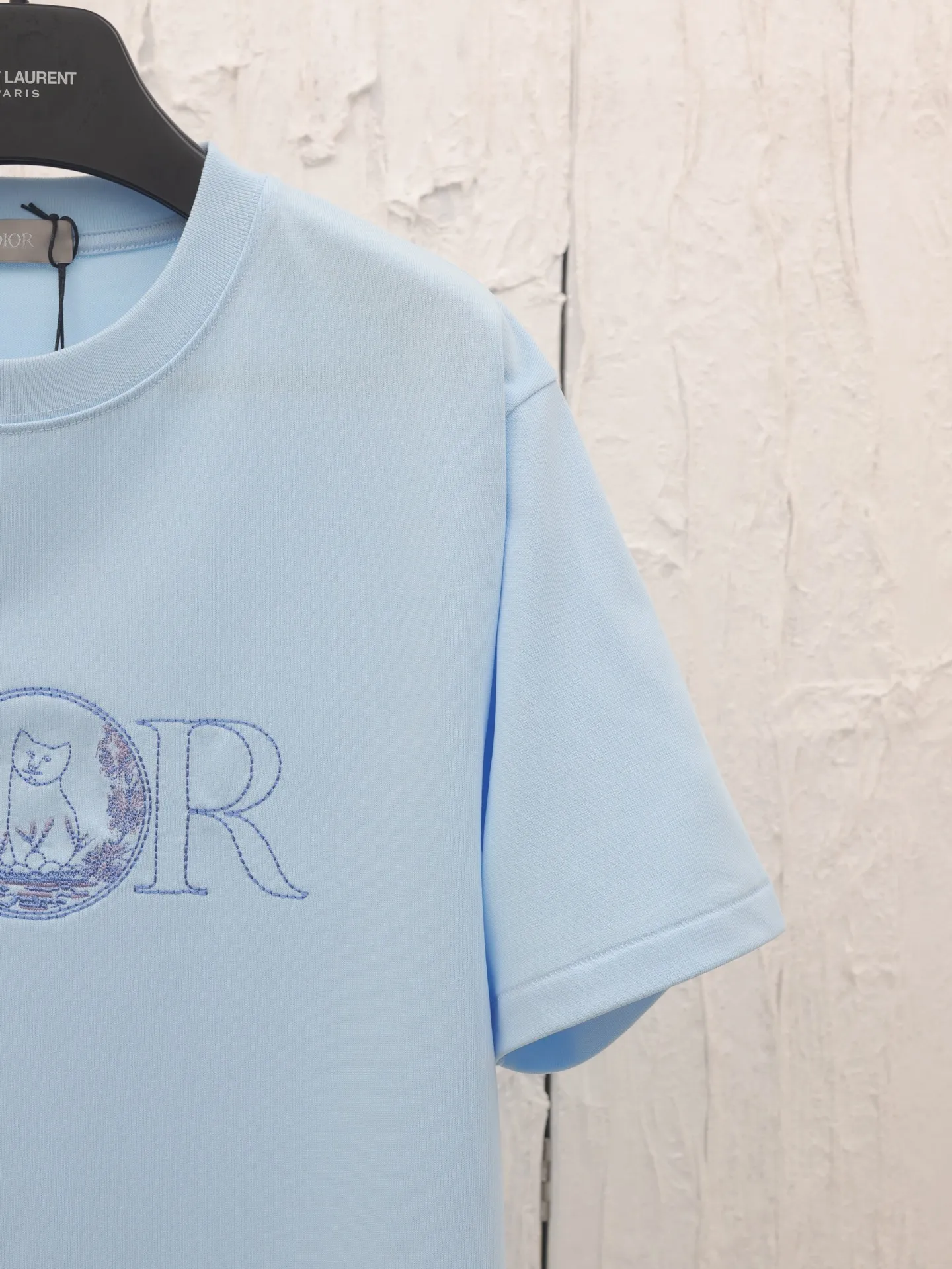 🅿️250 Dio*/Dior 25 new embroidered hollow letter cat pattern round neck short-sleeved T-shirt 270g washed cotton, 36 double yarns, stable, tight and thick feel Four-thread dense edges, double-thread collar edge, double-needle chain bottom hemming and threading Front embroidery, fine workmanship, the cat logo pattern is full of fun Size: S/M/L/XL