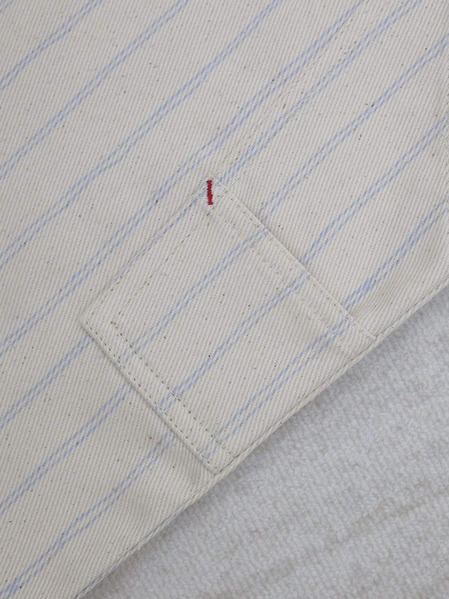 🅿️380 Dio*/Dior 2025 SS new spring and summer jersey shorts. Customized beige cotton fabric, classic pinstripe design all over. Engraved hardware buttons, classic letter logo embroidery in the same color. Matched with brown leather patch on the back, three-dimensional tailoring. Very wide version. Size: S/M/L/XL