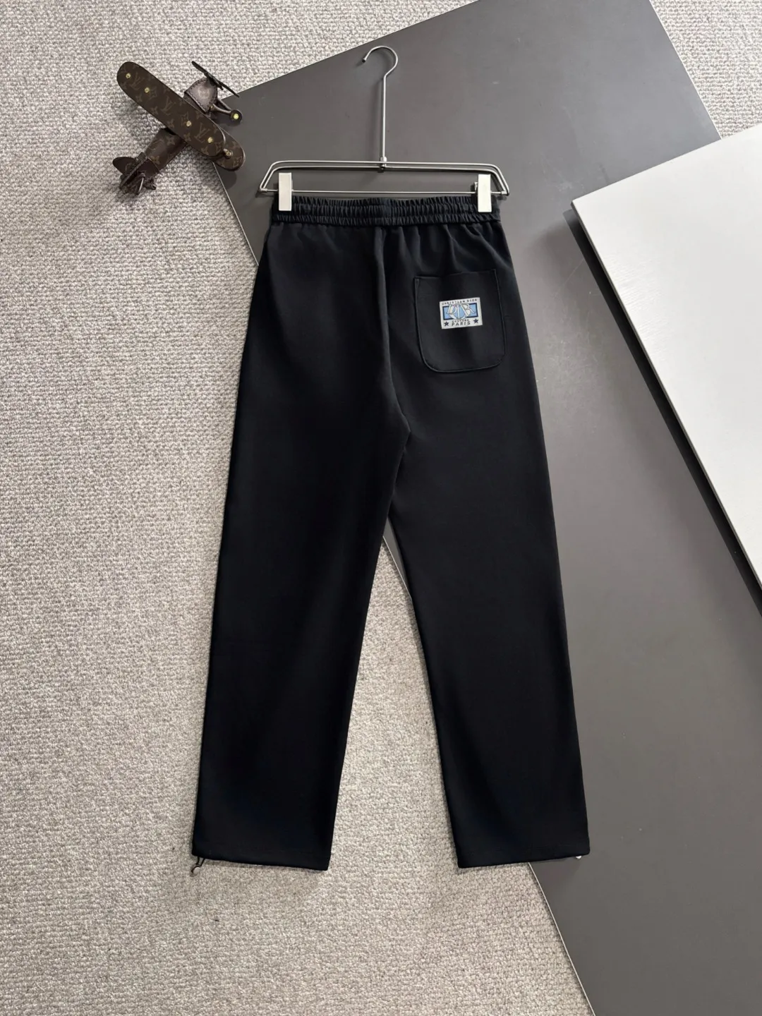 🅿️400 next day shipping Dior 2025 spring and summer new elastic band casual pants, thin counter custom fabrics, high breathability and comfort, impeccable details, brand element design concept, reflecting high quality. It feels delicate and soft! It presents a casual cut and the upper body shape is great! Size: M-4XL