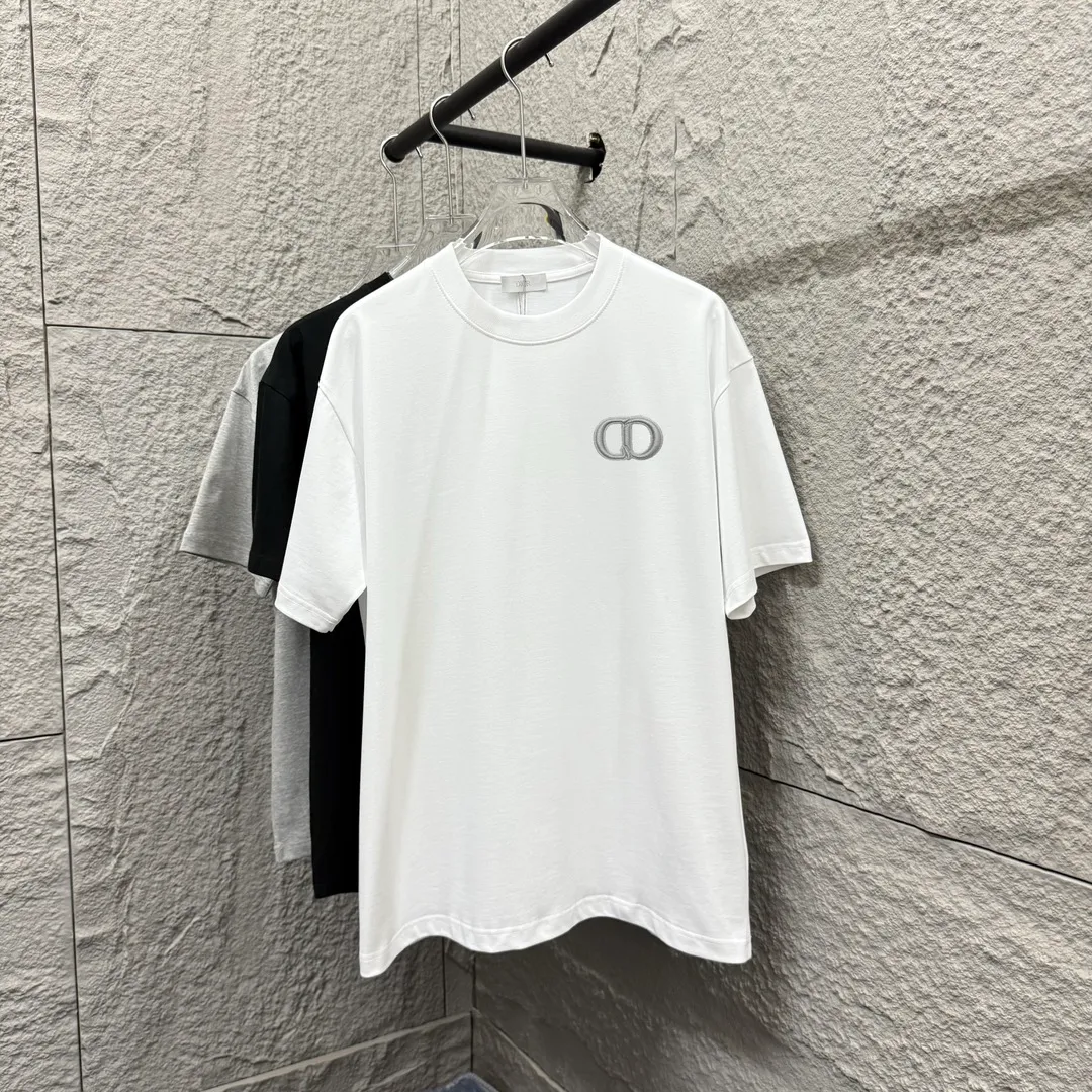 🅿️180 Dio*Dior* 2025 Spring and Summer Style Classic Silver Line Letters CD Embroidered Personalized Logo Customized Double Yarn Plain Cotton Fabric Short Sleeve T-shirt Unisex Color: Angora Red Black White Light Blue Floral Gray Size: S (90-130 catties) M (120-150 catties) L (140-165 catties) XL (160-180 pounds) XXL (180-210 pounds)
