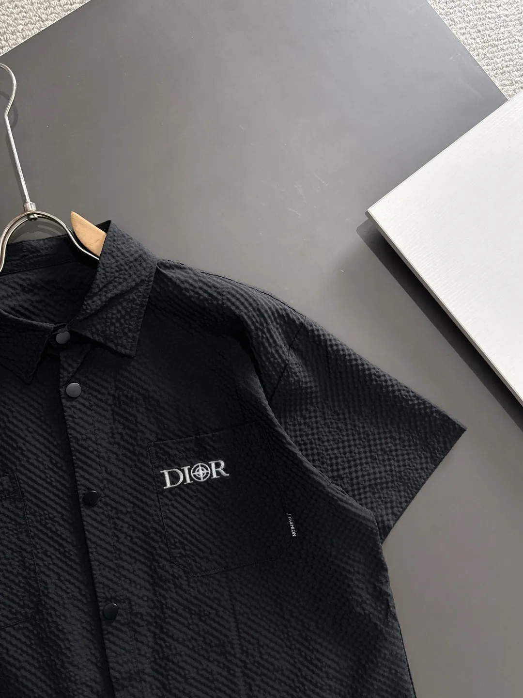 🅿️500 Next day shipping High-quality suit Dior 2025 new summer casual suit, exquisite and high-end details, full of high-end feeling. Customized high-end liquid ammonia cotton fabric, the upper body is crisp and stylish, comfortable and not tight. The clean and neat tailoring is full of urban style, which makes you feel good when you wear it. It is the first choice for high-end fashion people, and the upper body effect is super good-looking! Size: M-5XL.