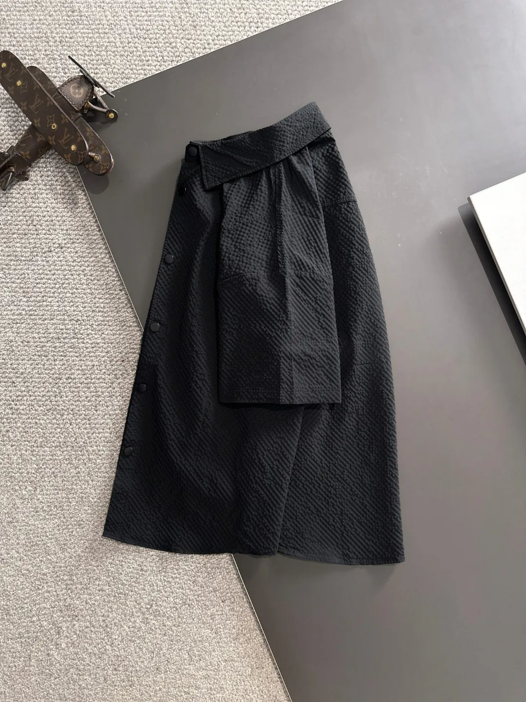 🅿️500 Next day shipping High-quality suit Dior 2025 new summer casual suit, exquisite and high-end details, full of high-end feeling. Customized high-end liquid ammonia cotton fabric, the upper body is crisp and stylish, comfortable and not tight. The clean and neat tailoring is full of urban style, which makes you feel good when you wear it. It is the first choice for high-end fashion people, and the upper body effect is super good-looking! Size: M-5XL.