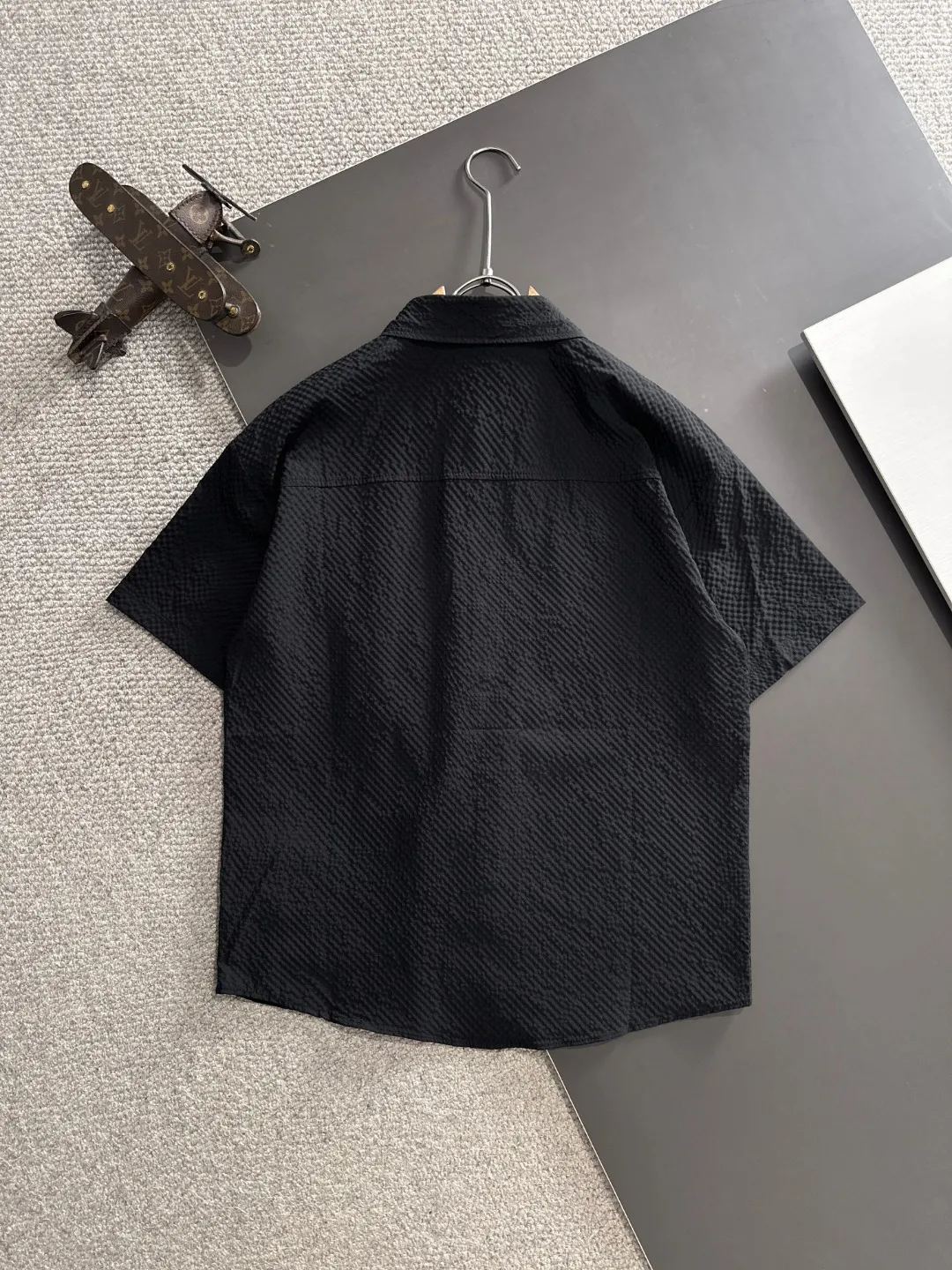 🅿️500 Next day shipping High-quality suit Dior 2025 new summer casual suit, exquisite and high-end details, full of high-end feeling. Customized high-end liquid ammonia cotton fabric, the upper body is crisp and stylish, comfortable and not tight. The clean and neat tailoring is full of urban style, which makes you feel good when you wear it. It is the first choice for high-end fashion people, and the upper body effect is super good-looking! Size: M-5XL.