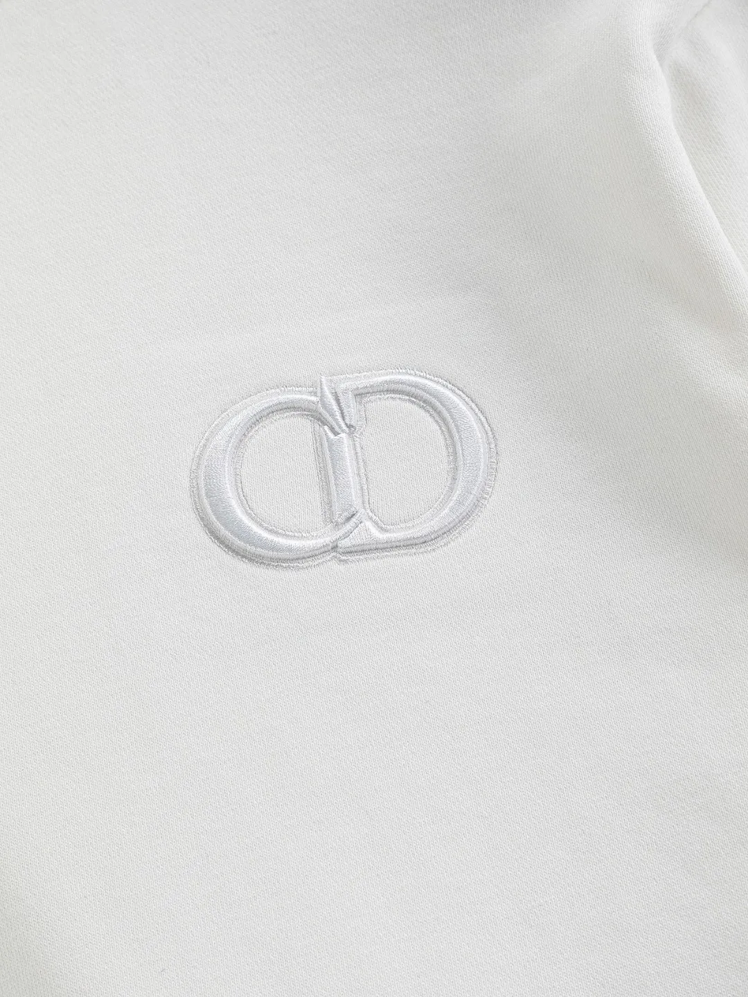🅿️280 Dior Dior micro wide version CD micro wide version S-Xl 25ss autumn and winter sweatshirt, forever unbeatable, classic style, permanent boutique, counter timeless classic washed style, CD letter logo on chest🪡 embroidery, neckline, sleeve hem, washed heavy craftsmanship logo pattern, heavy craftsmanship, same style for men and women, short-sleeved T-shirt, cotton blended terry jersey fabric, original development This is from the 2025 beachwear limited series. The full-logo jacquard towel highlights the classic Obliave flower. It is matched with an S-shaped round neck and topstitching. It is unique. The whole body is decorated with obliqve jacquard. The ribbed round neck is matched with V-shaped topstitching. Customized accessories. The whole body is customized and developed according to the Y-panel... Complete with three standards, it can control various styles and pay tribute to Dior's historic year! Coupled with the blessing of full-flower cotton material, both the upper body comfort and the existence are unparalleled. It can be said to be a must-have companion in summer. The excellent breathability and comfortable wearing feeling are unparalleled~ Recommended! ! Same style for men and women! Color: Black White Lake Blue Size: S-XL Size chart: S: Shoulder width 55-Bust 56-Length 71.5 M: Shoulder width 56.5-Bust 58-Length 73 L: Shoulder width 58-Bust 60-Length 74.5 XL: Shoulder width 59.5-Bust 62-Length 76